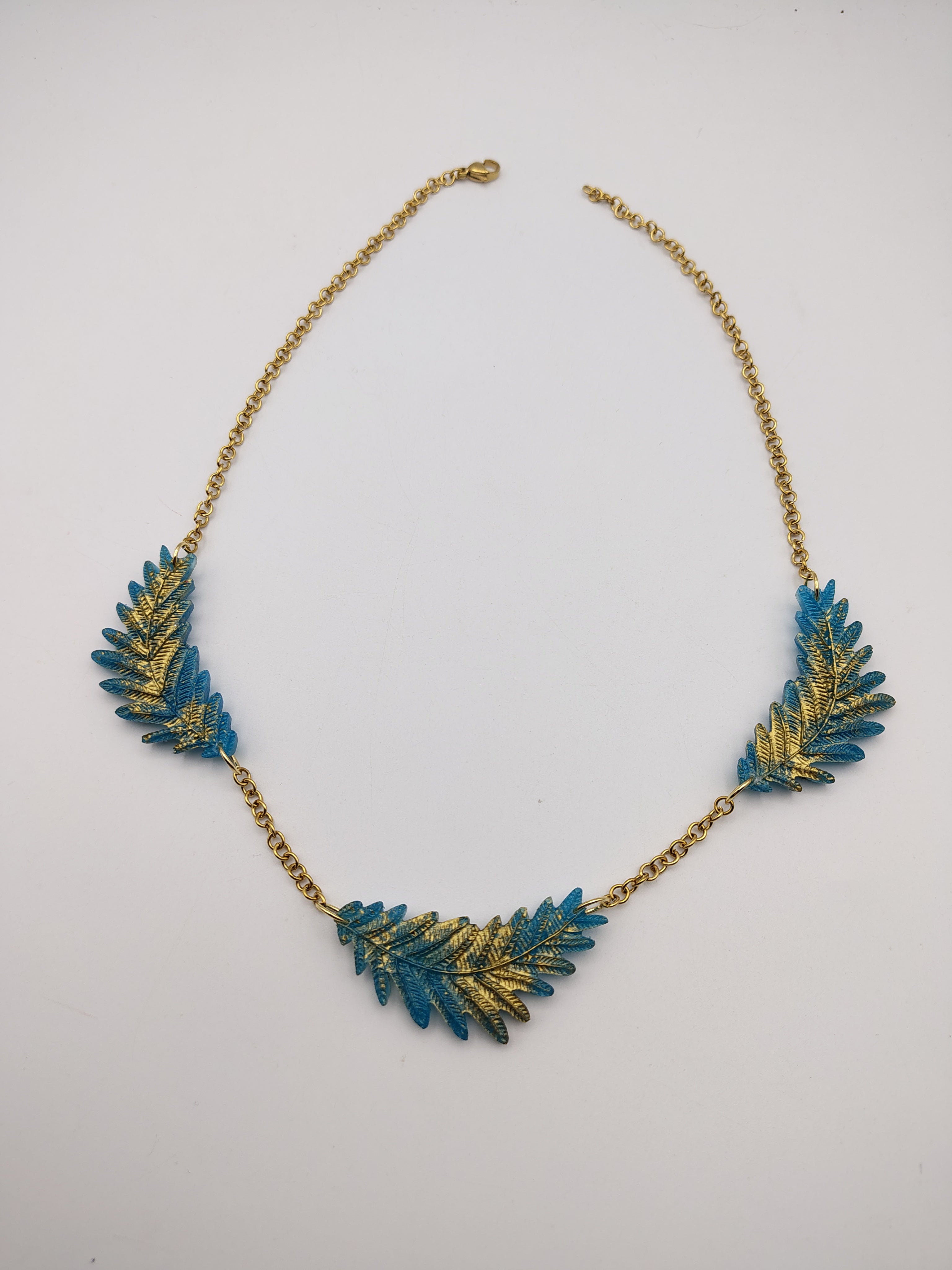 Collier Feuille en résine époxy fait main – Bijou nature artisanal