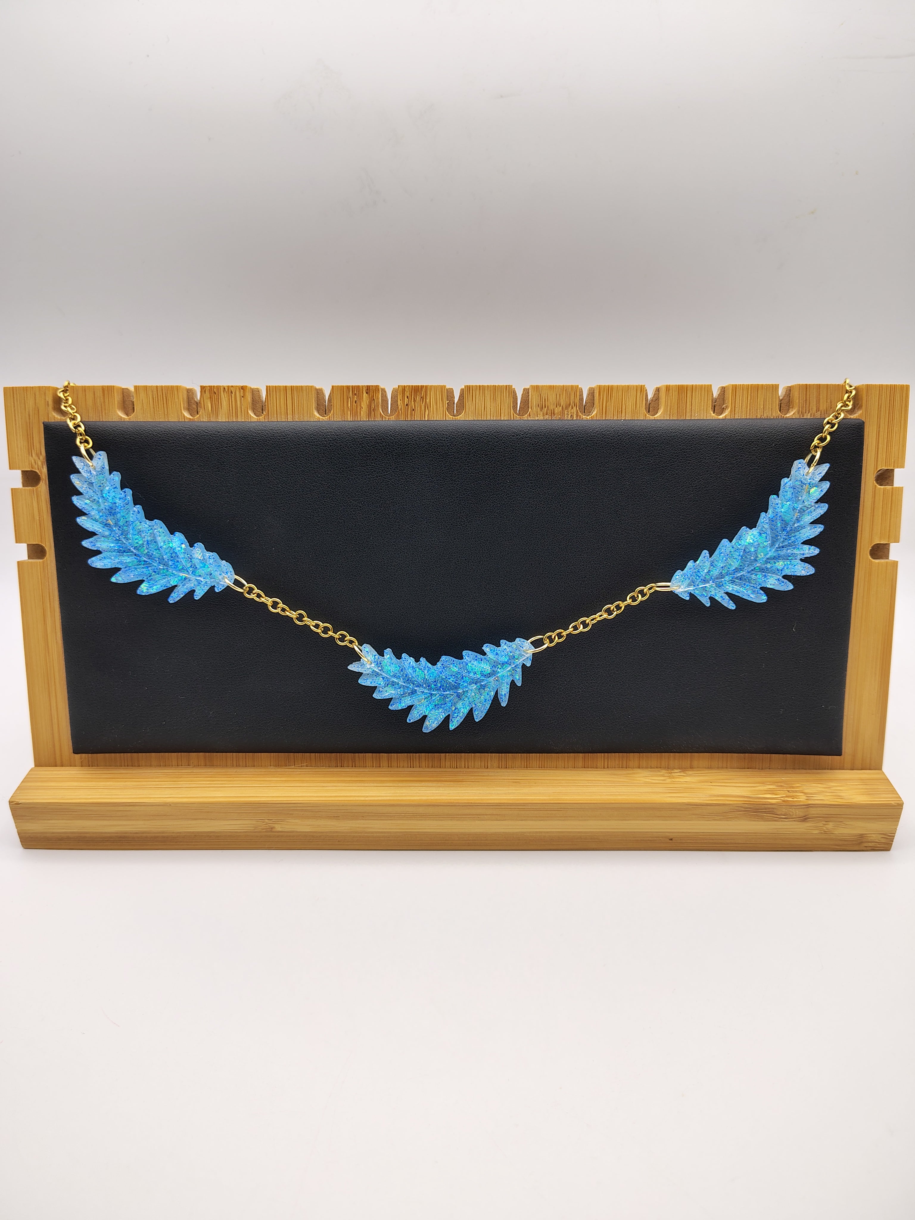 Collier Feuille en résine époxy fait main – Bijou nature artisanal