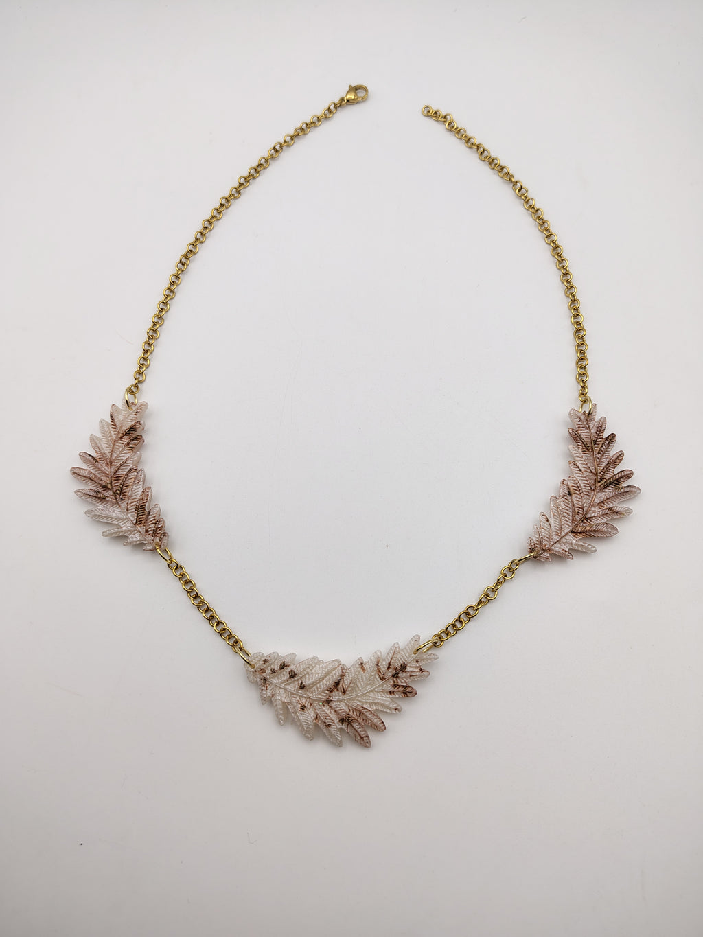 Collier Feuille en résine époxy fait main – Bijou nature artisanal