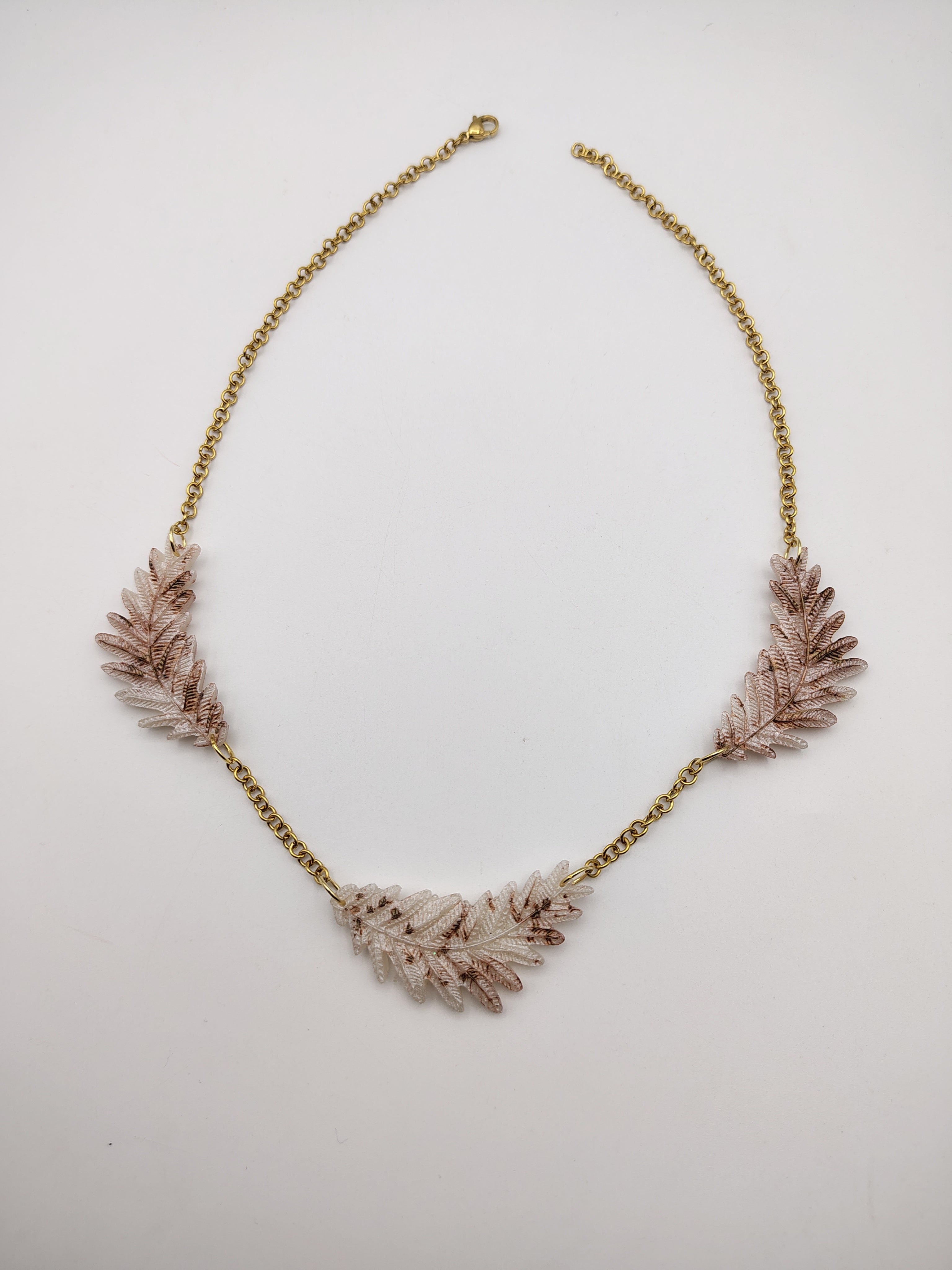 Collier Feuille en résine époxy fait main – Bijou nature artisanal