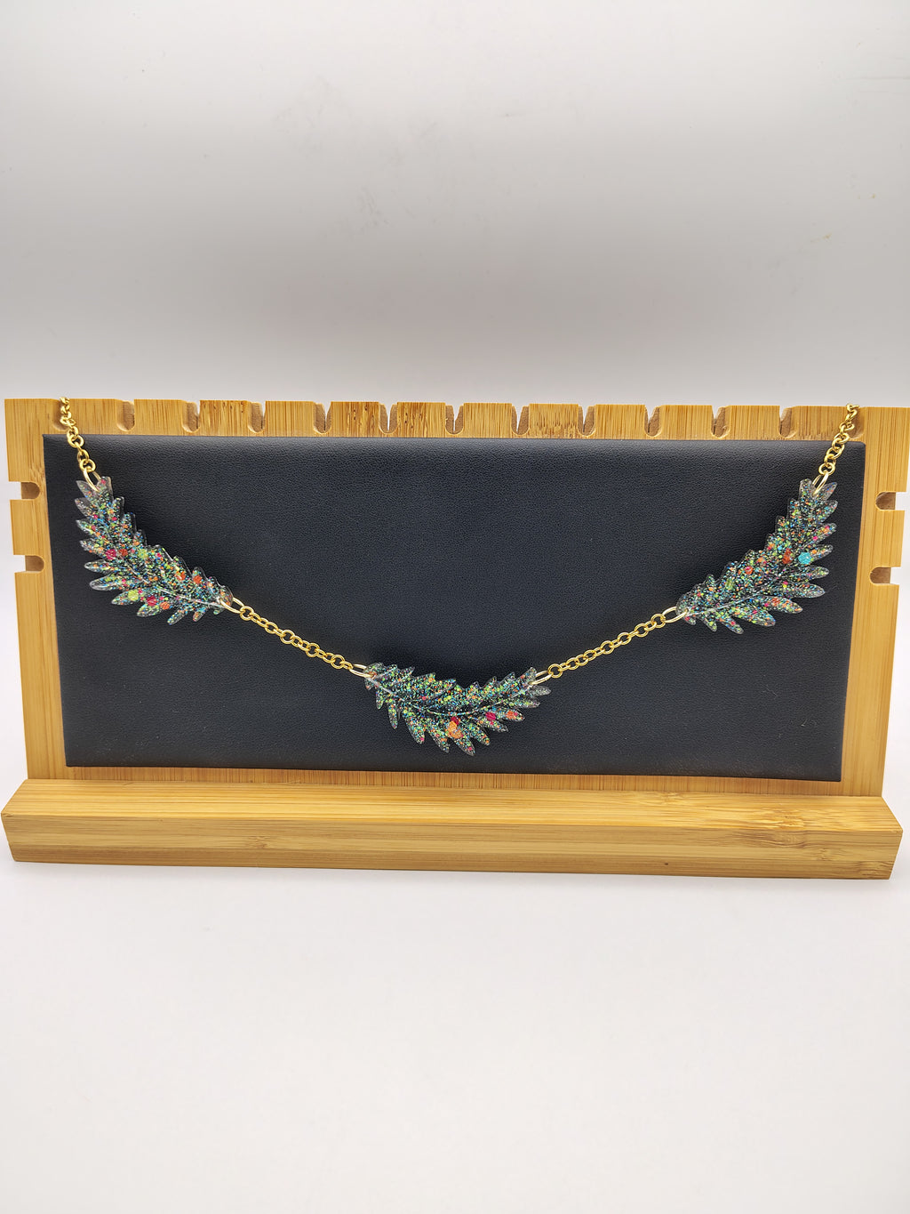 Collier Feuille en résine époxy fait main – Bijou nature artisanal