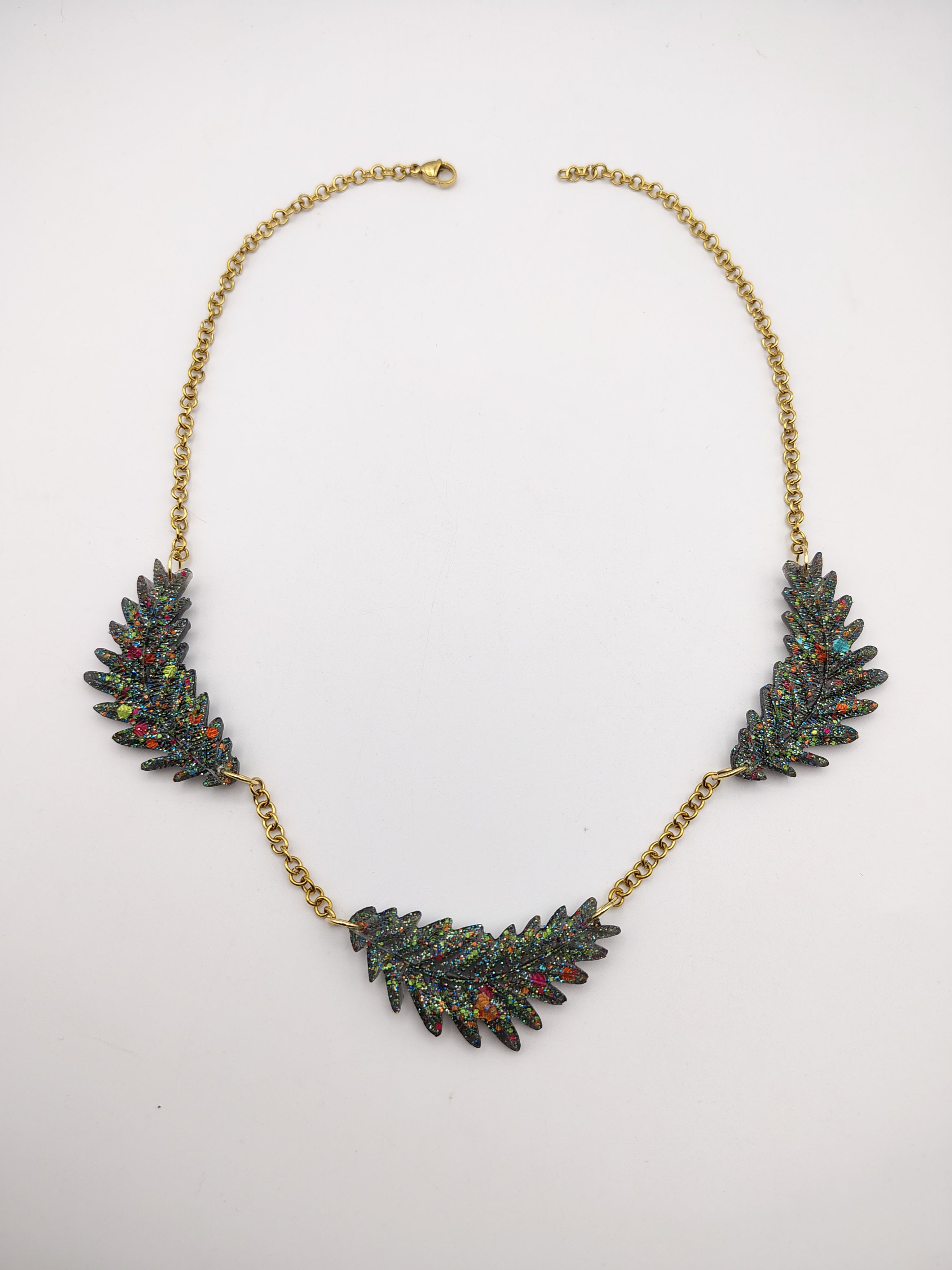 Collier Feuille en résine époxy fait main – Bijou nature artisanal