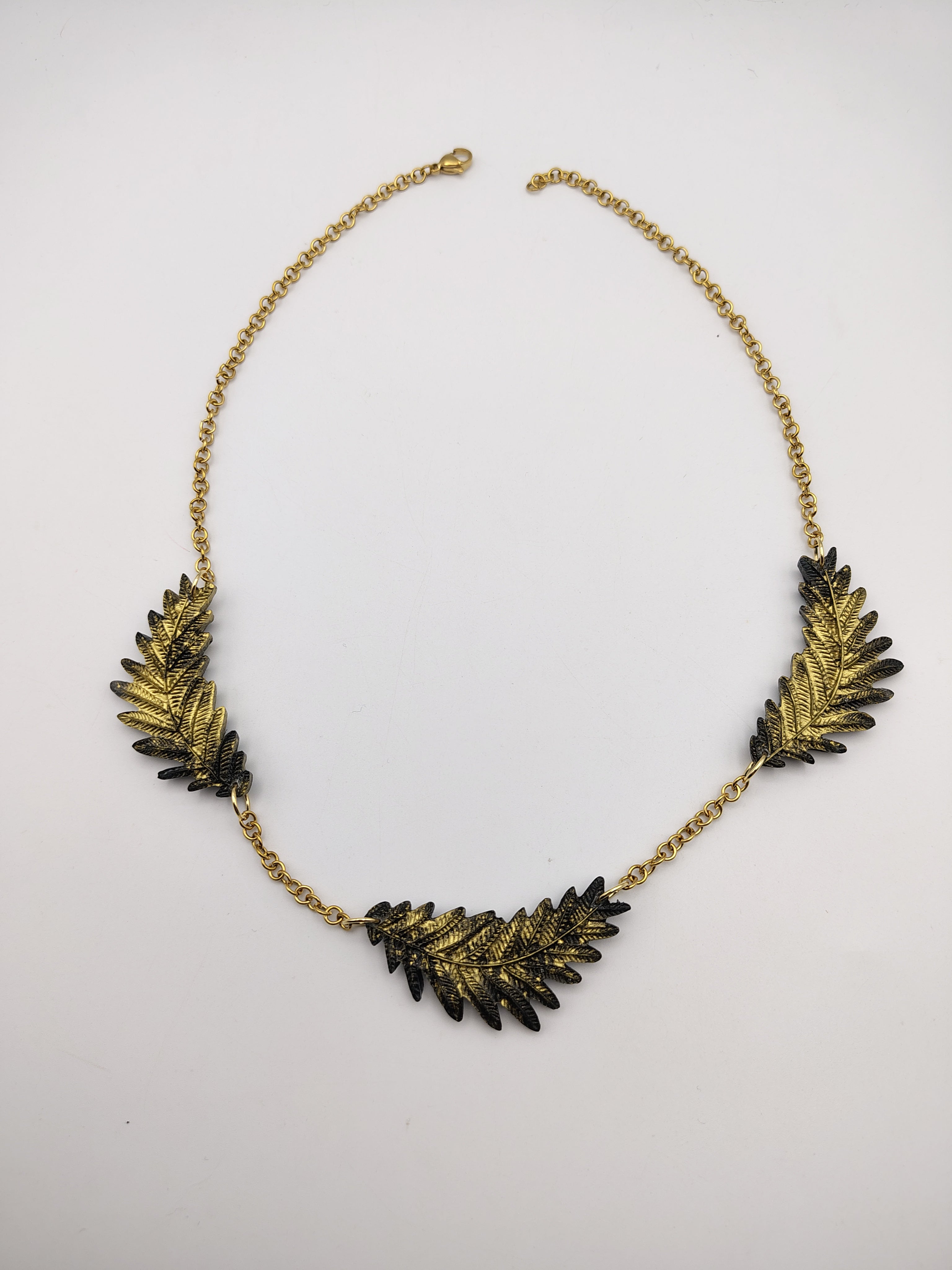 Collier Feuille en résine époxy fait main – Bijou nature artisanal