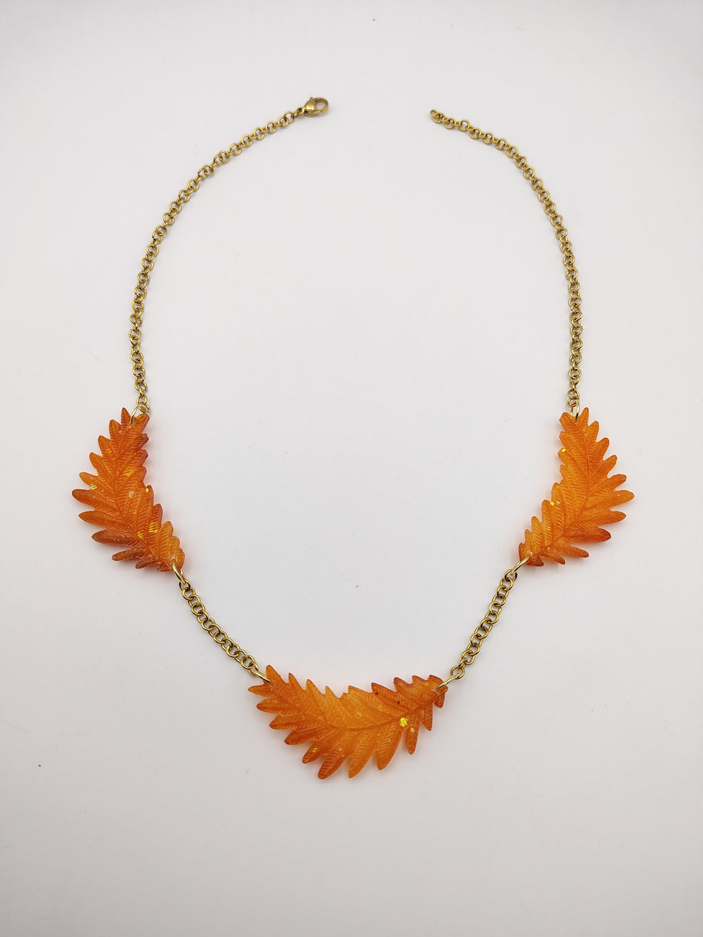 Collier Feuille en résine époxy fait main – Bijou nature artisanal
