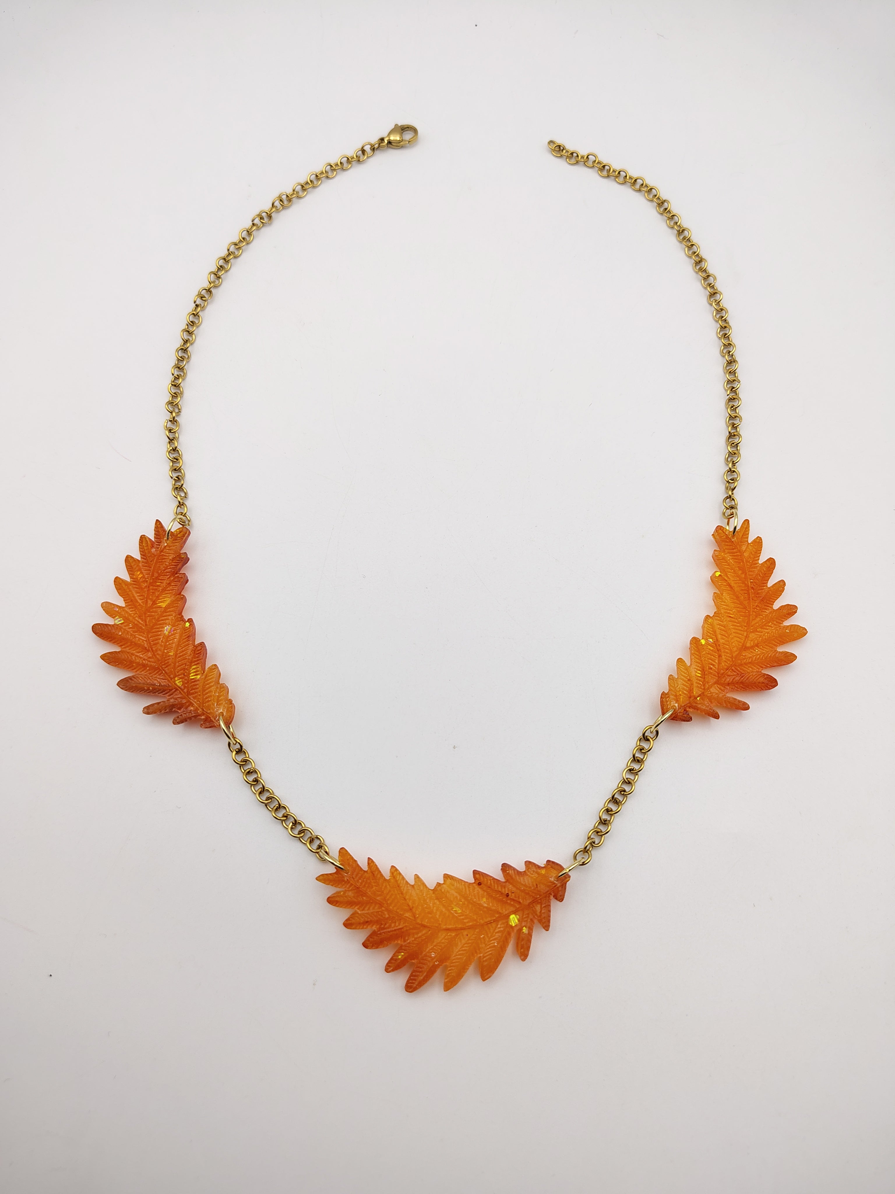 Collier Feuille en résine époxy fait main – Bijou nature artisanal