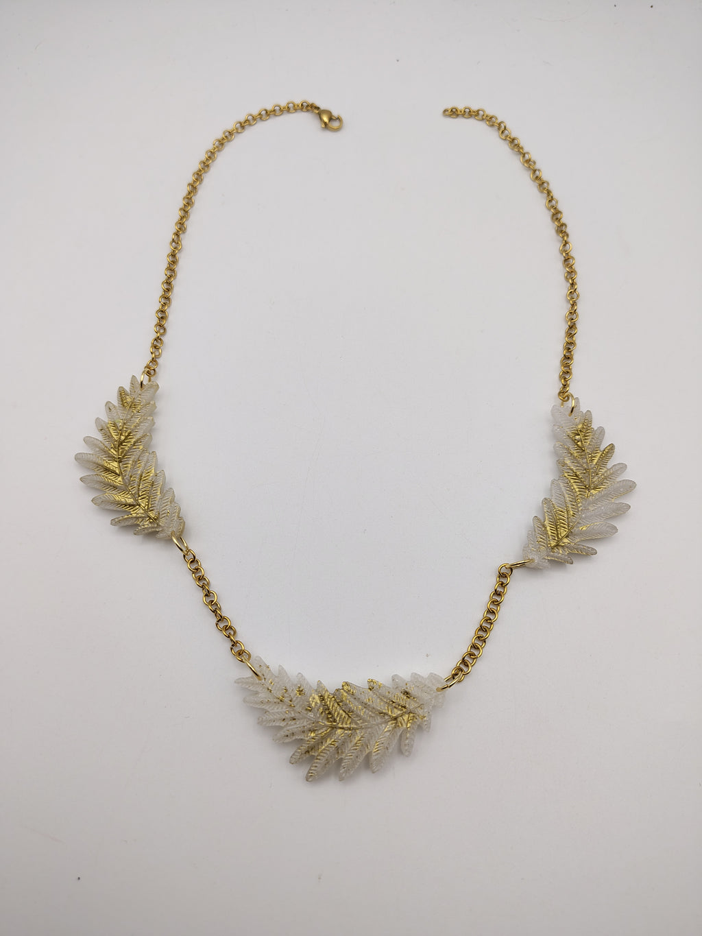 Collier Feuille en résine époxy fait main – Bijou nature artisanal