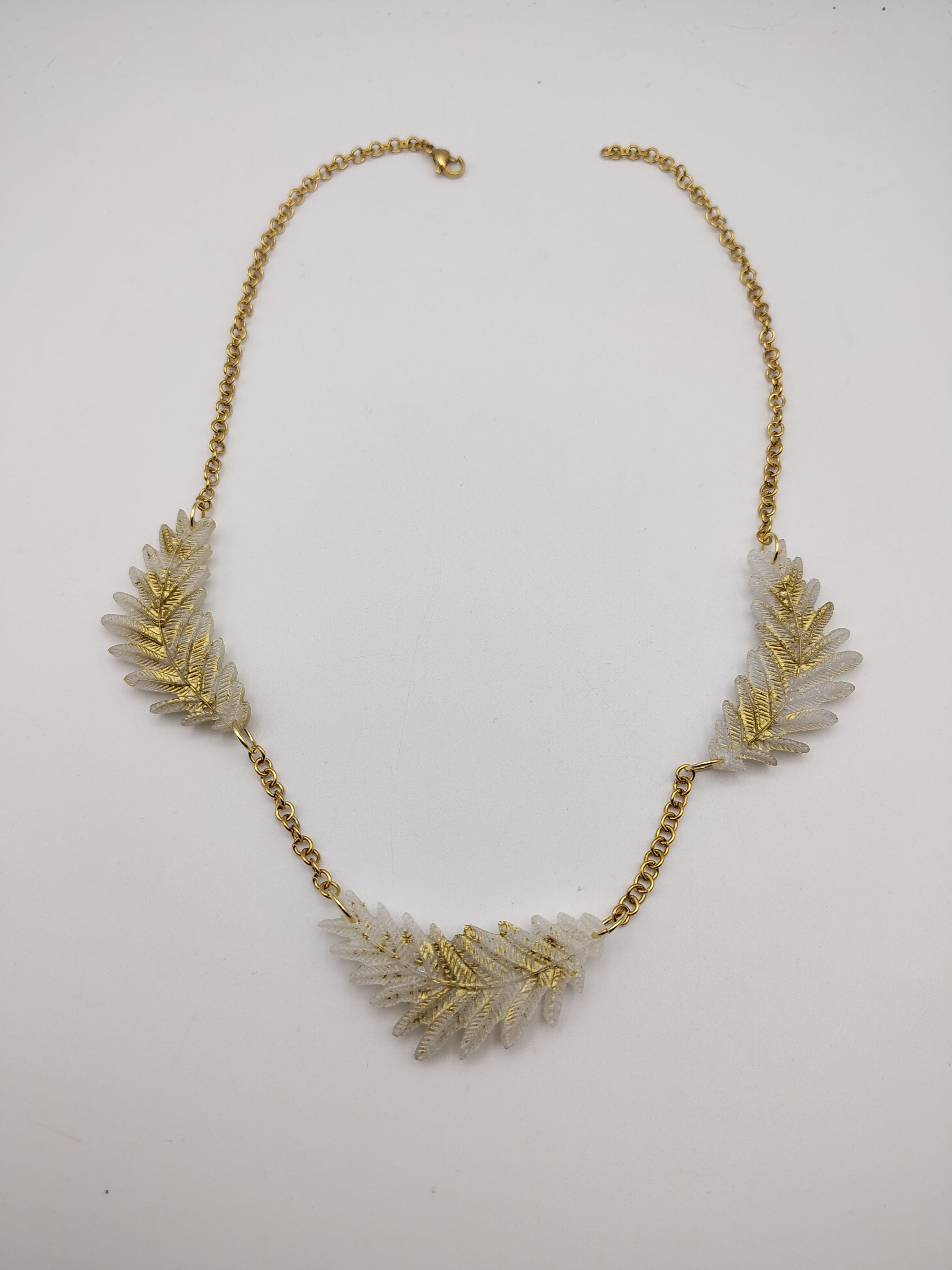 Collier Feuille en résine époxy fait main – Bijou nature artisanal