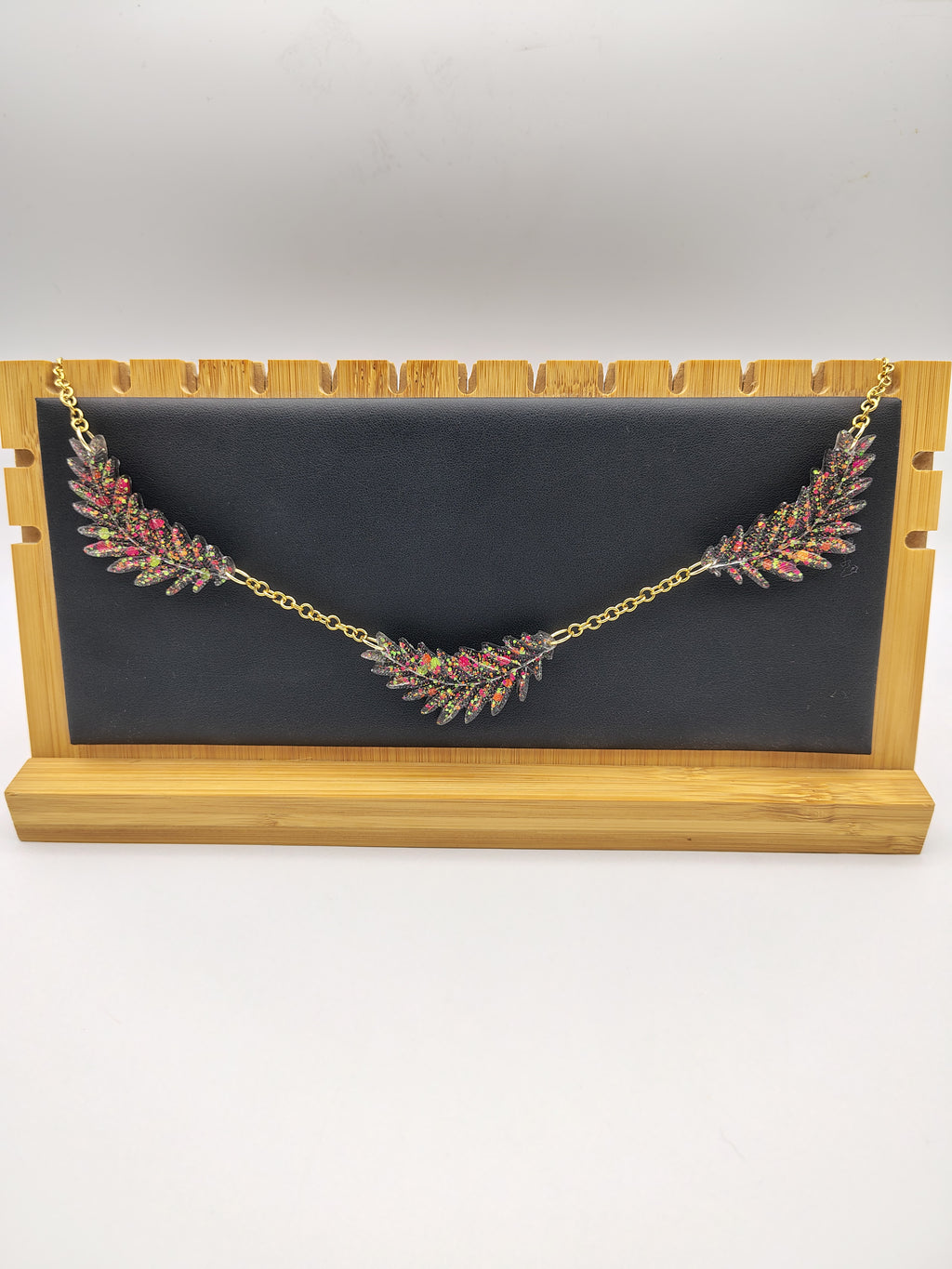 Collier Feuille en résine époxy fait main – Bijou nature artisanal