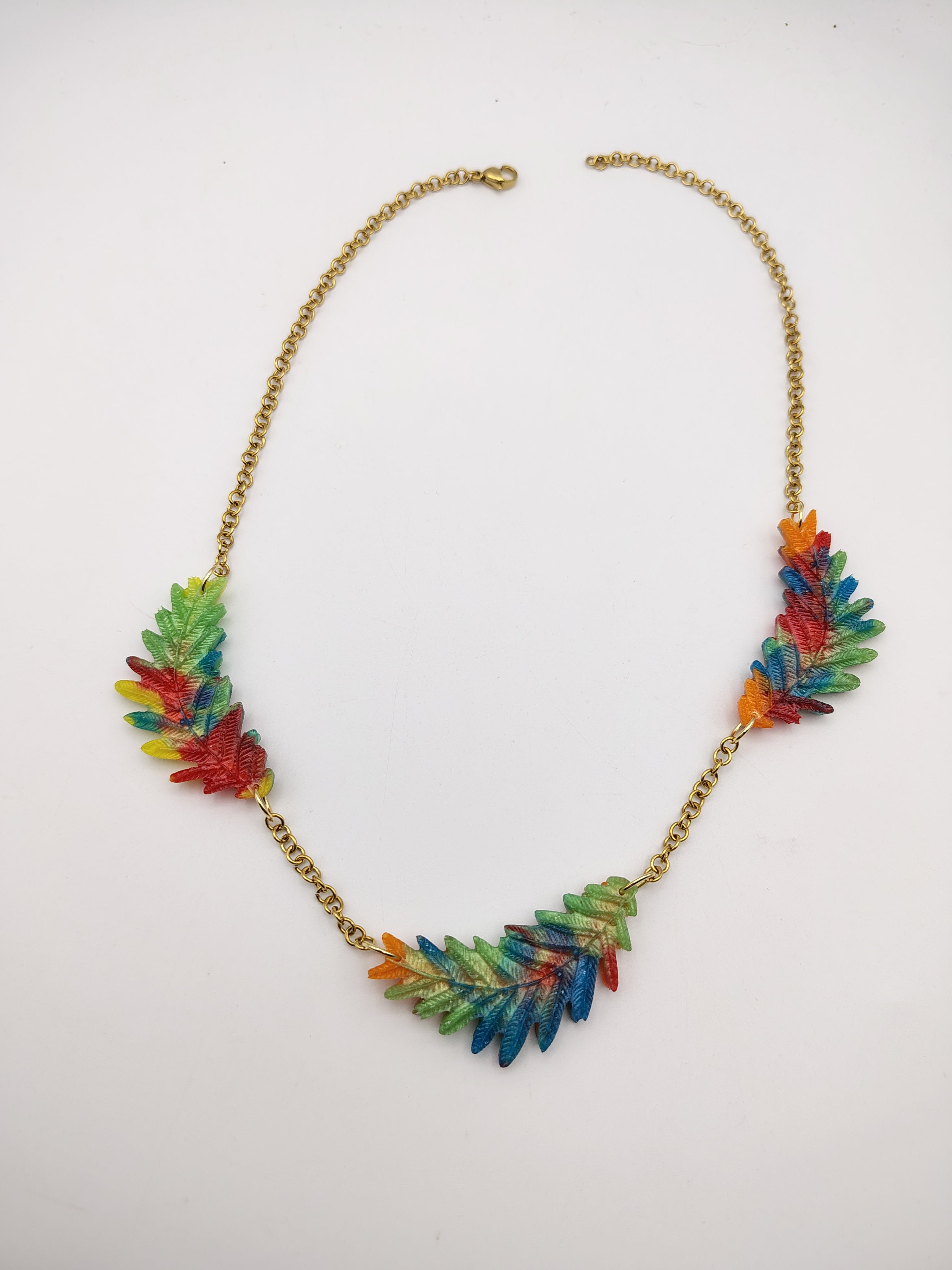 Collier Feuille en résine époxy fait main – Bijou nature artisanal