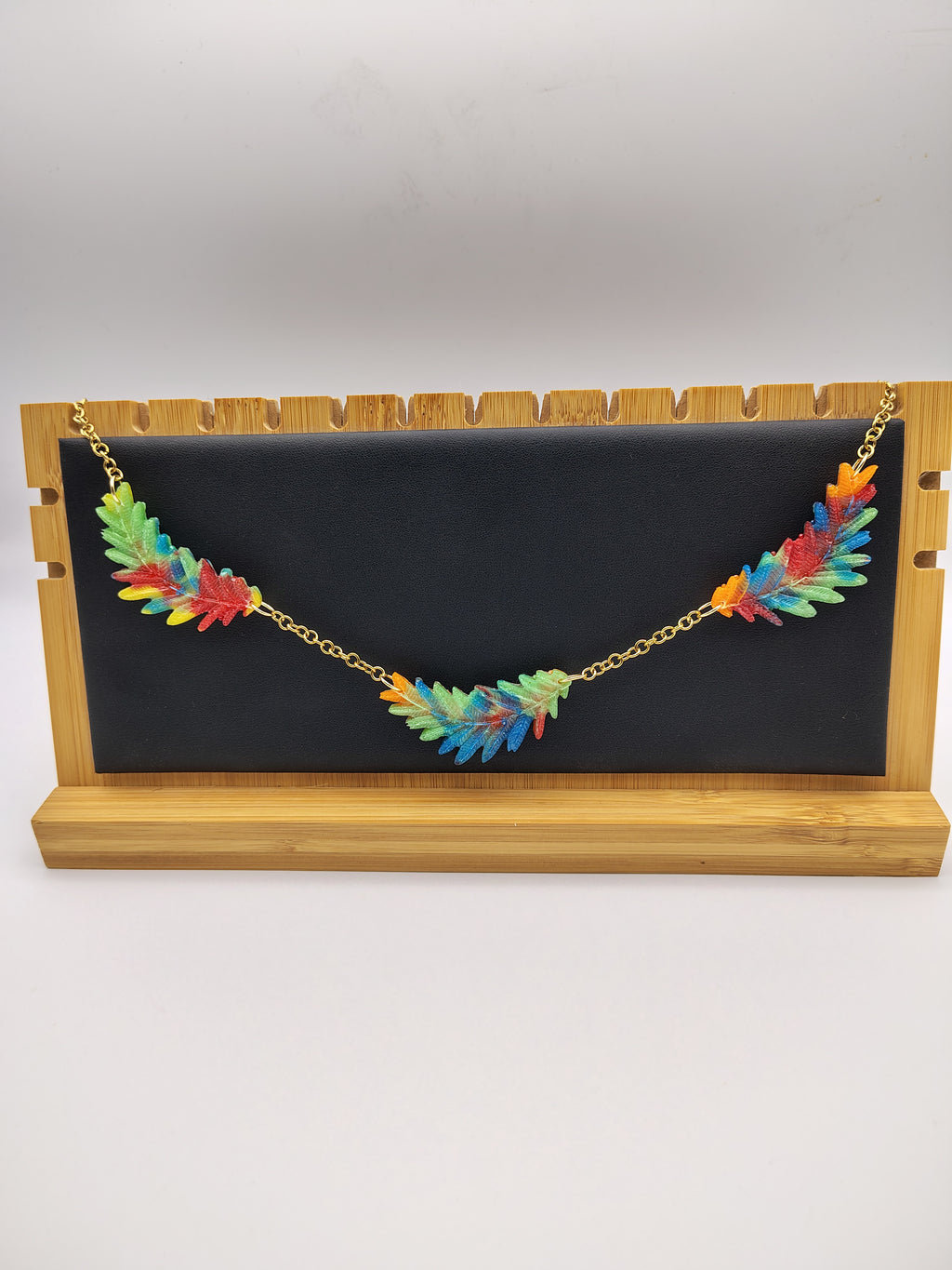 Collier Feuille en résine époxy fait main – Bijou nature artisanal