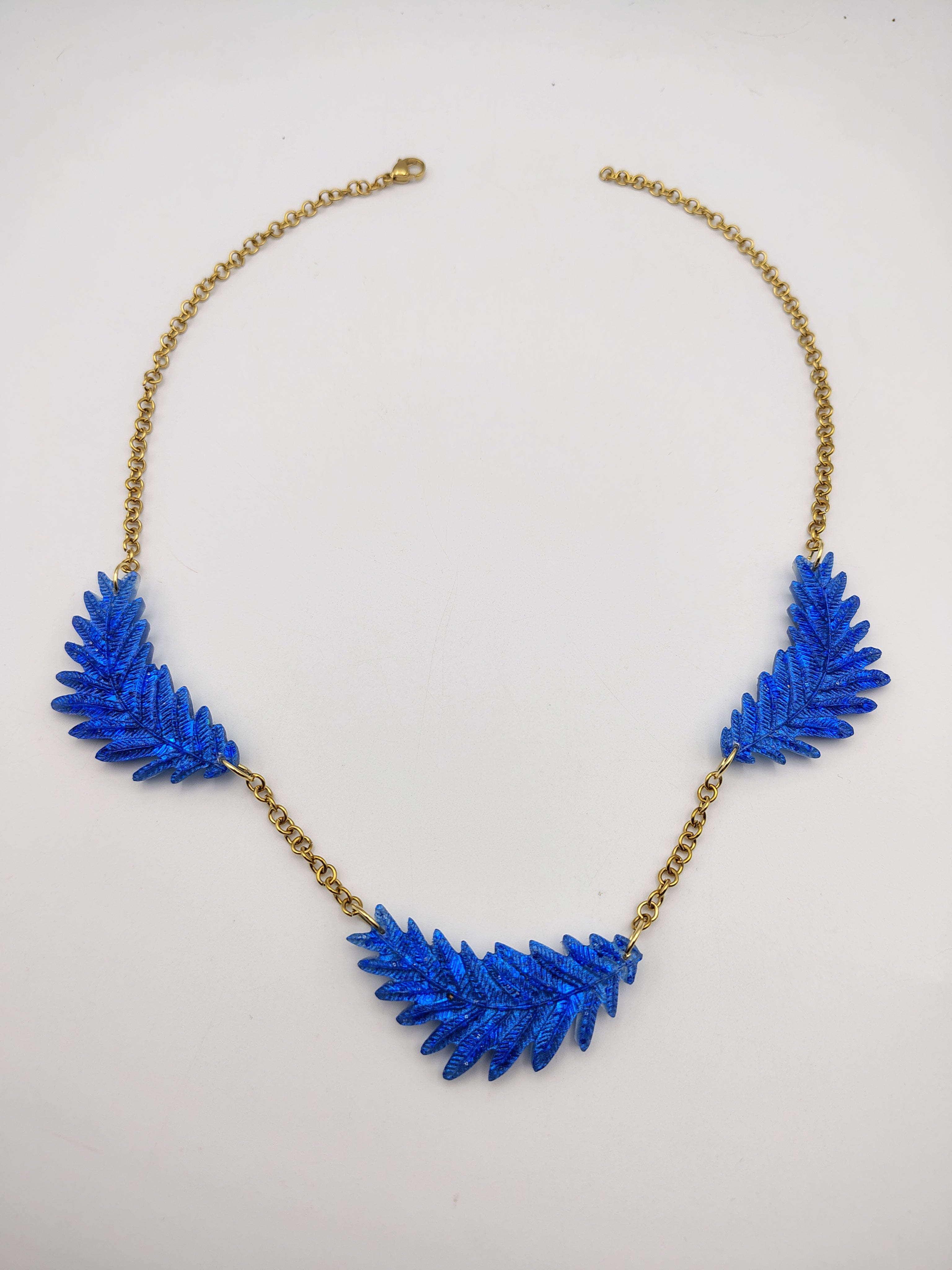 Collier Feuille en résine époxy fait main – Bijou nature artisanal