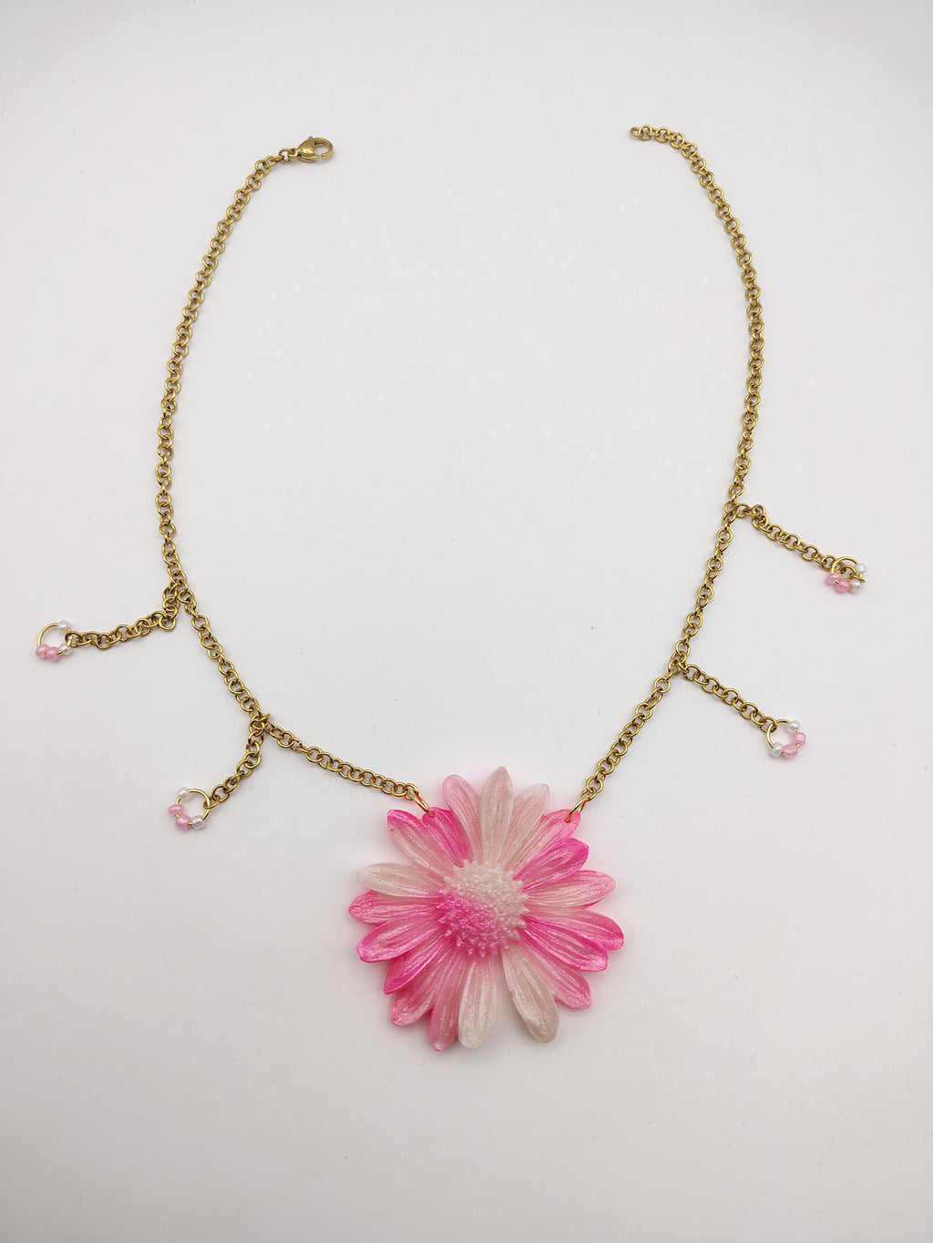 Collier Fleur en résine époxy fait main – Bijou floral artisanal