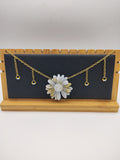 Collier Fleur en résine époxy fait main – Bijou floral artisanal