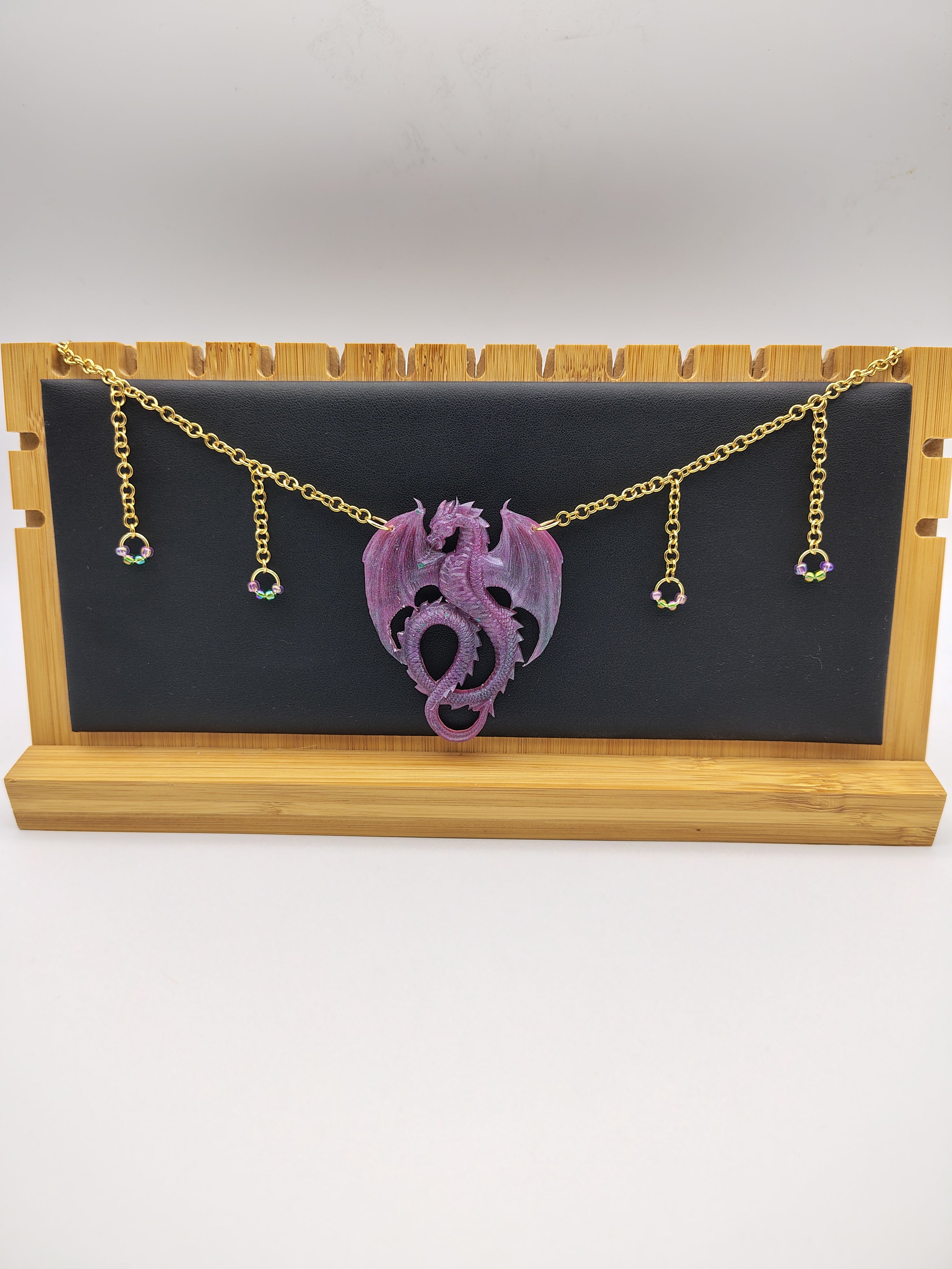 Collier Dragon en résine époxy fait main – Bijou fantasy artisanal