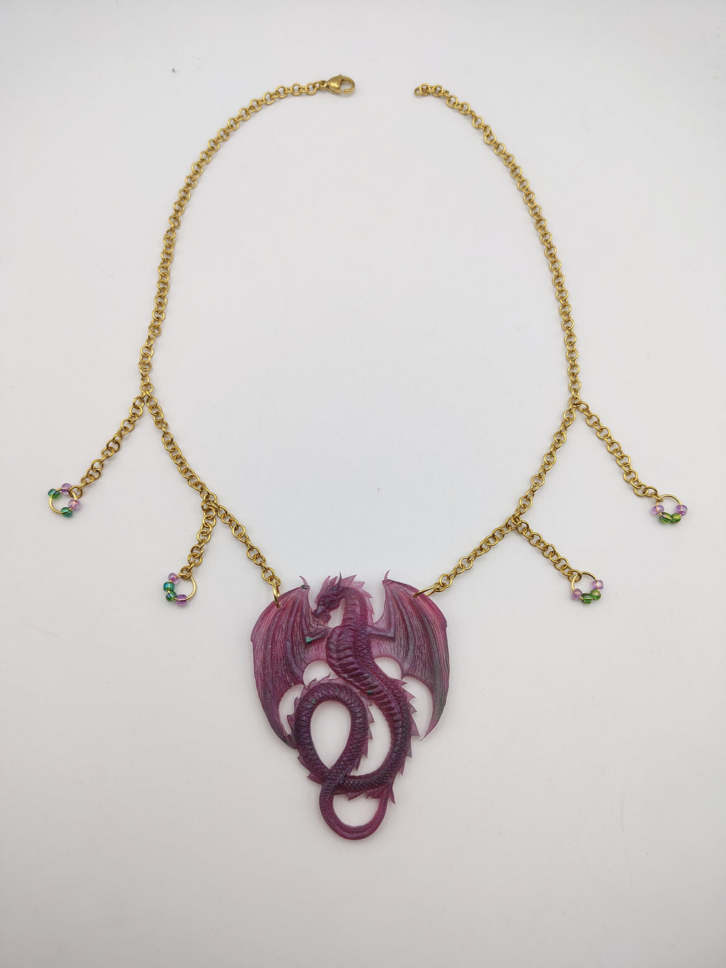 Collier Dragon en résine époxy fait main – Bijou fantasy artisanal