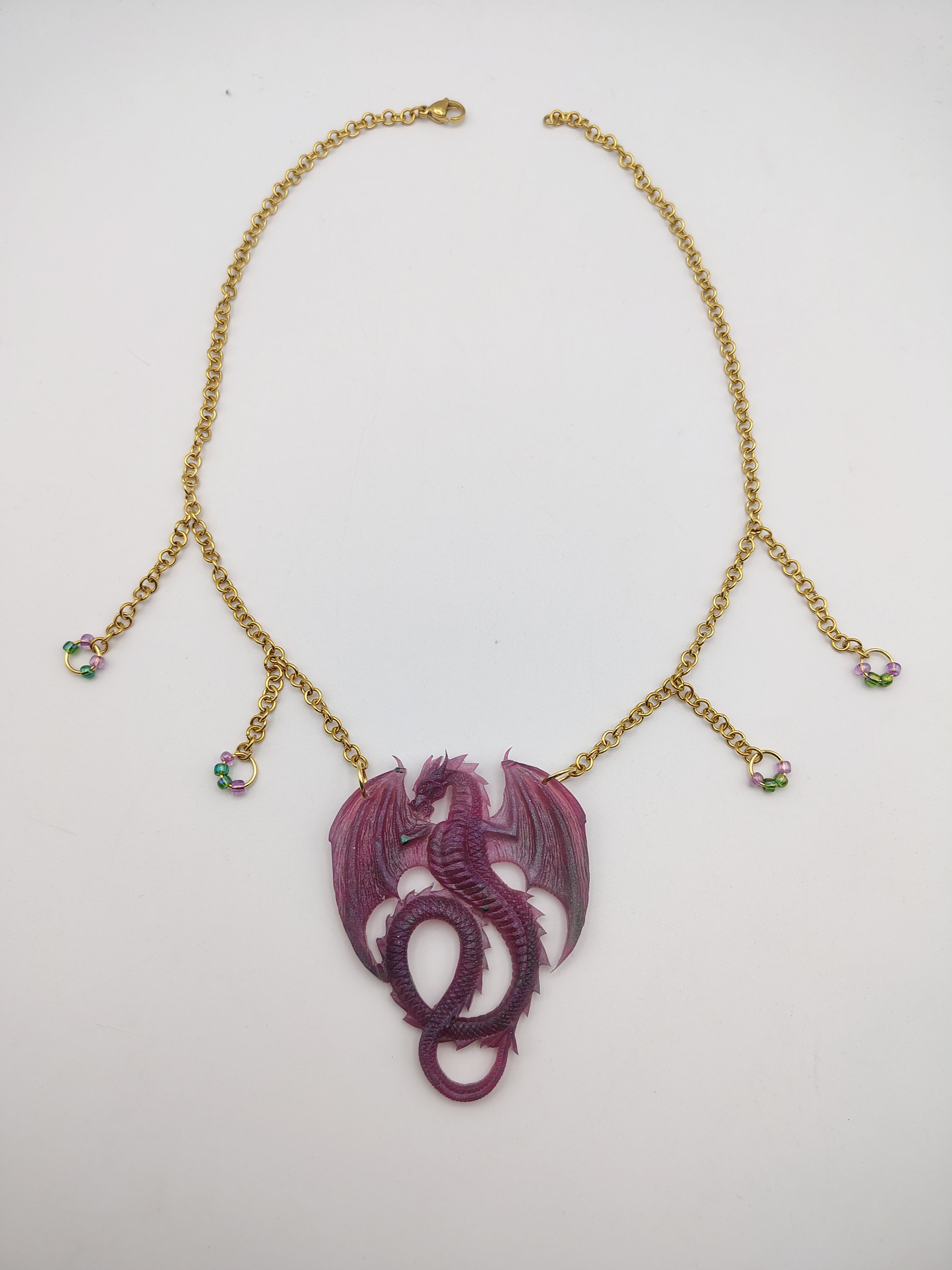 Collier Dragon en résine époxy fait main – Bijou fantasy artisanal