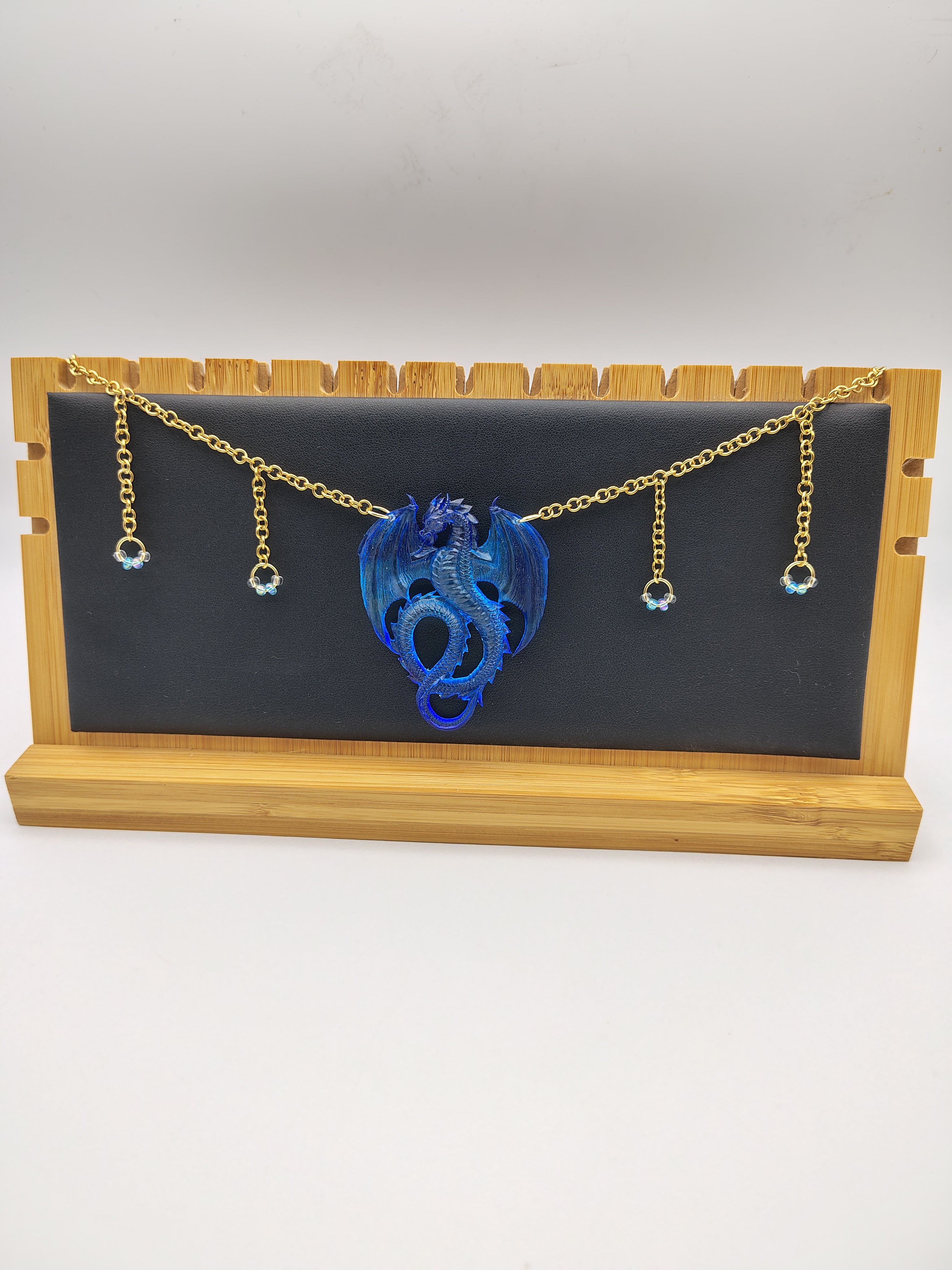Collier Dragon en résine époxy fait main – Bijou fantasy artisanal