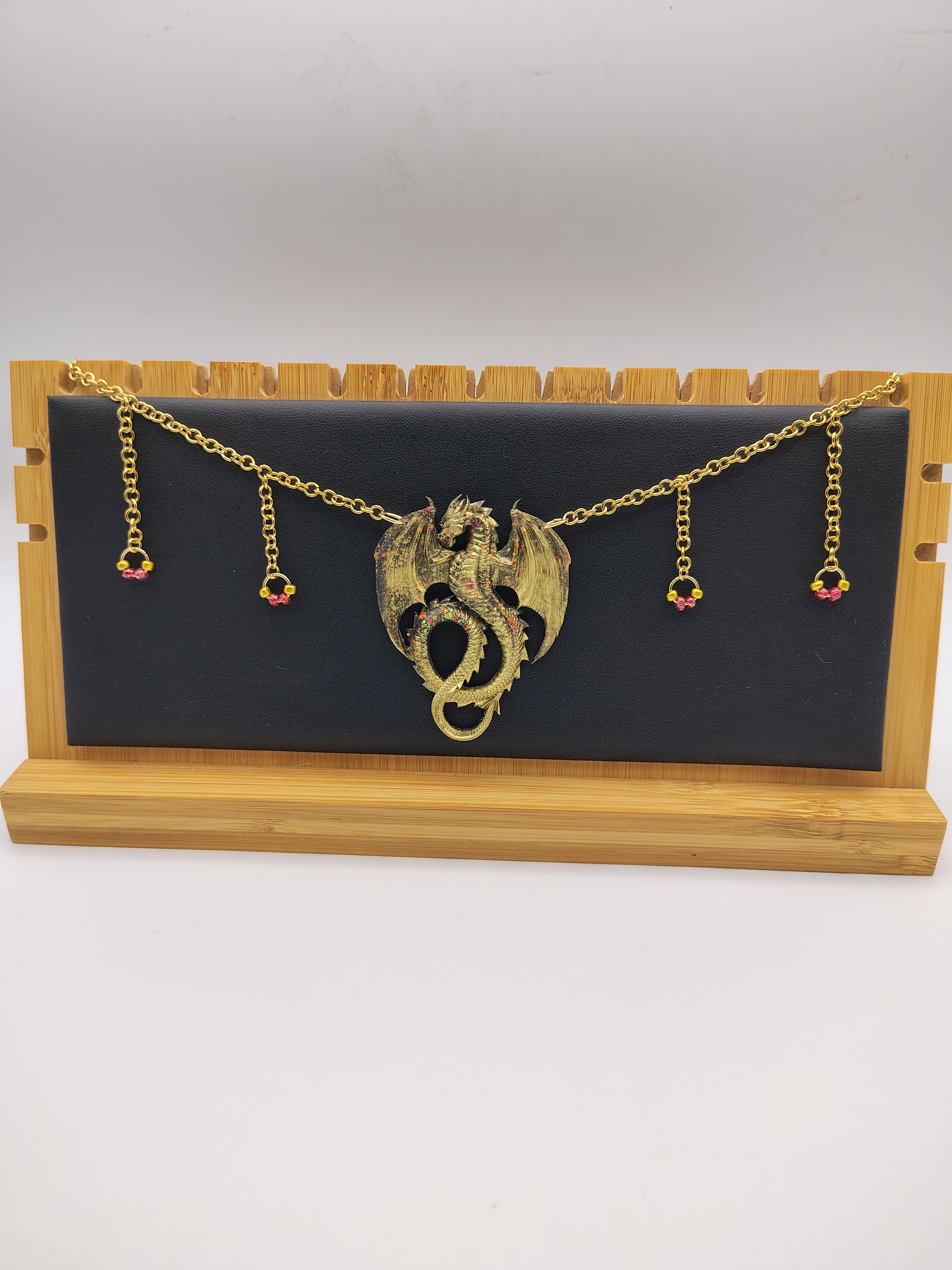 Collier Dragon en résine époxy fait main – Bijou fantasy artisanal