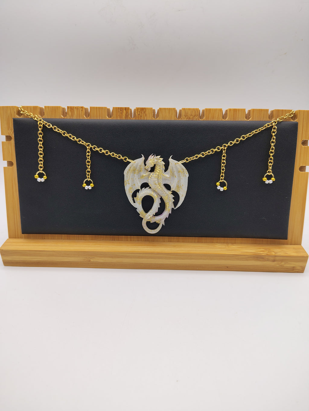 Collier Dragon en résine époxy fait main – Bijou fantasy artisanal