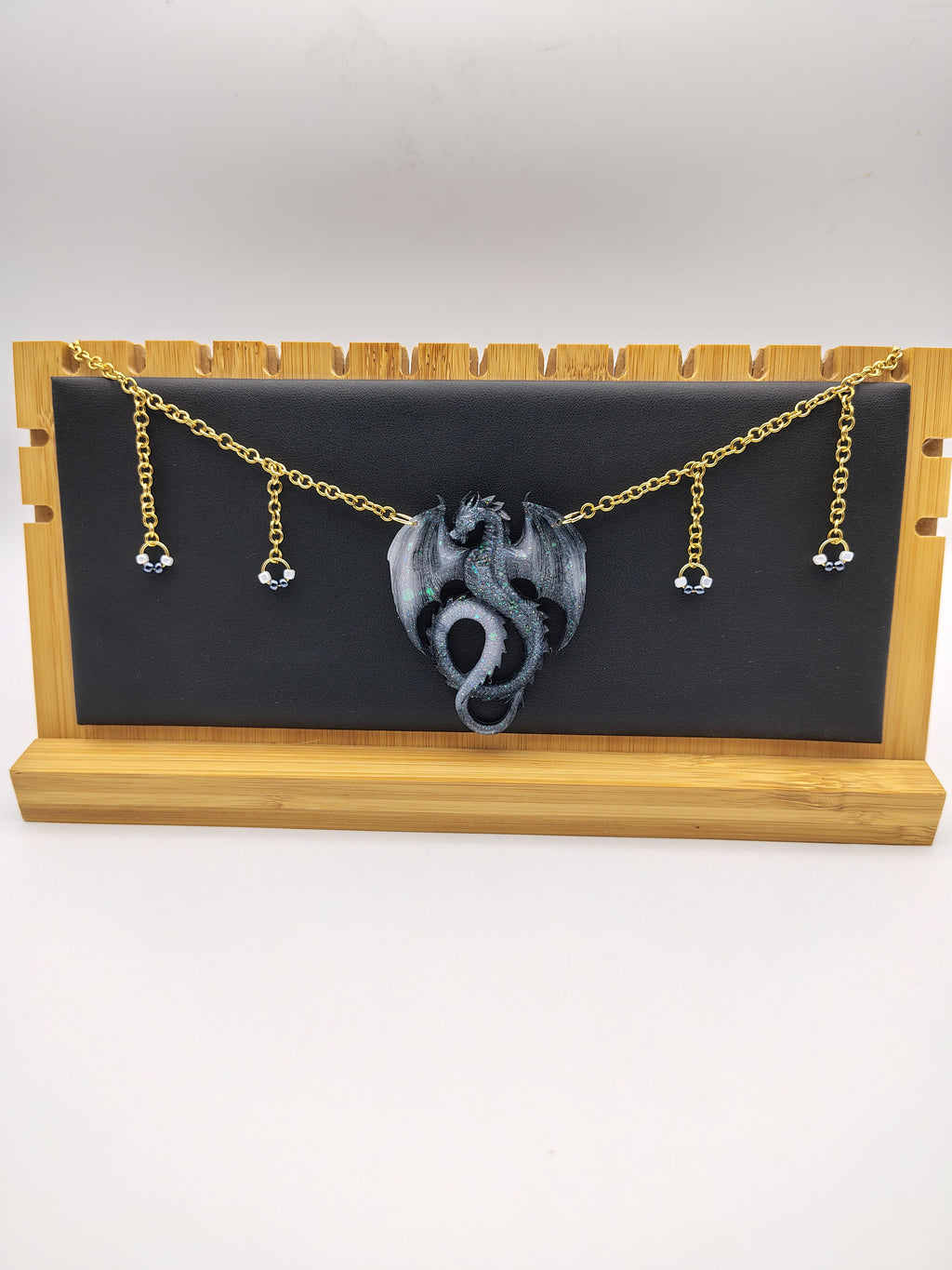 Collier Dragon en résine époxy fait main – Bijou fantasy artisanal