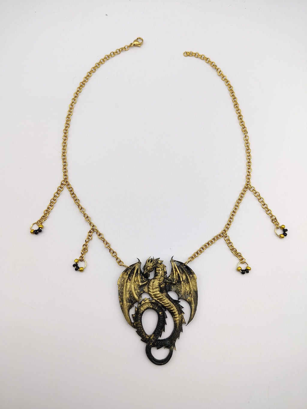 Collier Dragon en résine époxy fait main – Bijou fantasy artisanal