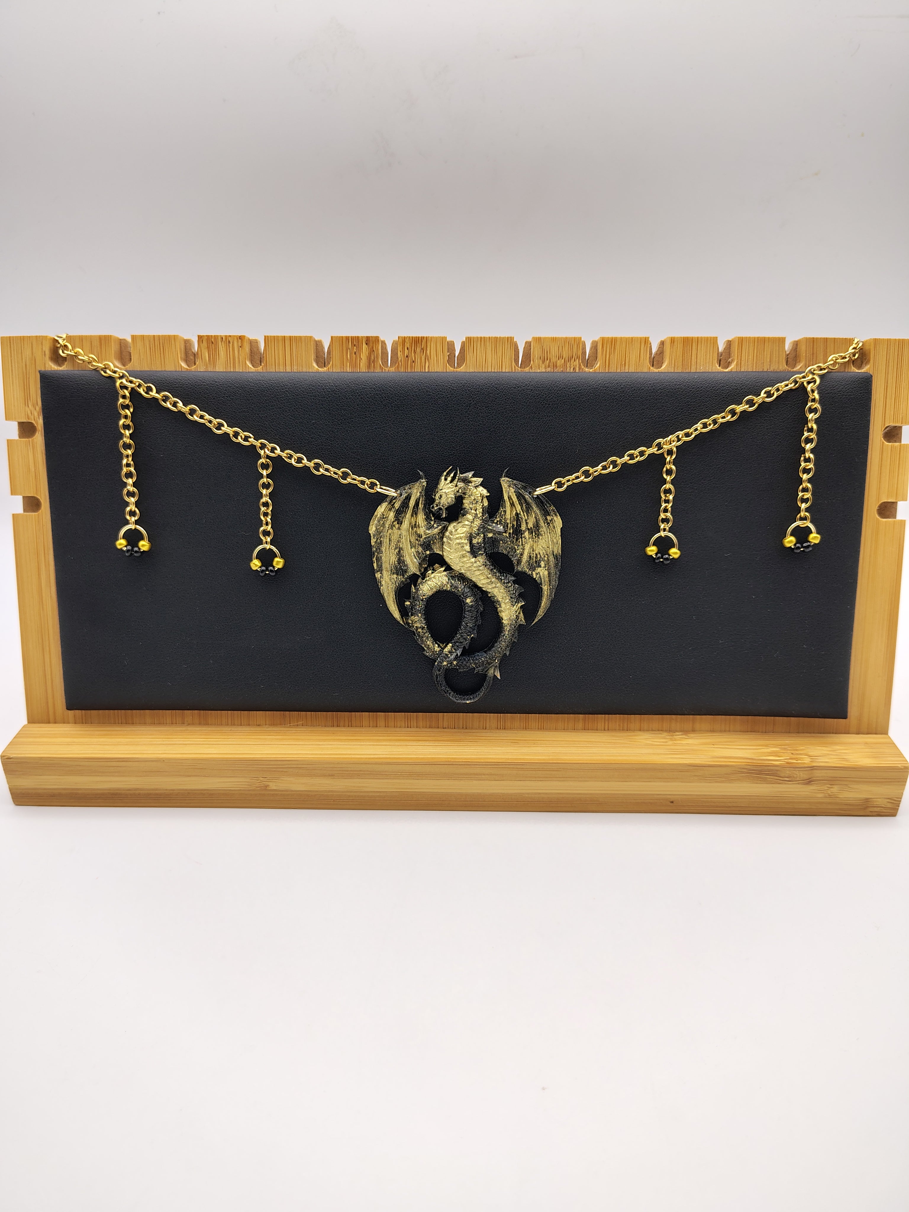Collier Dragon en résine époxy fait main – Bijou fantasy artisanal