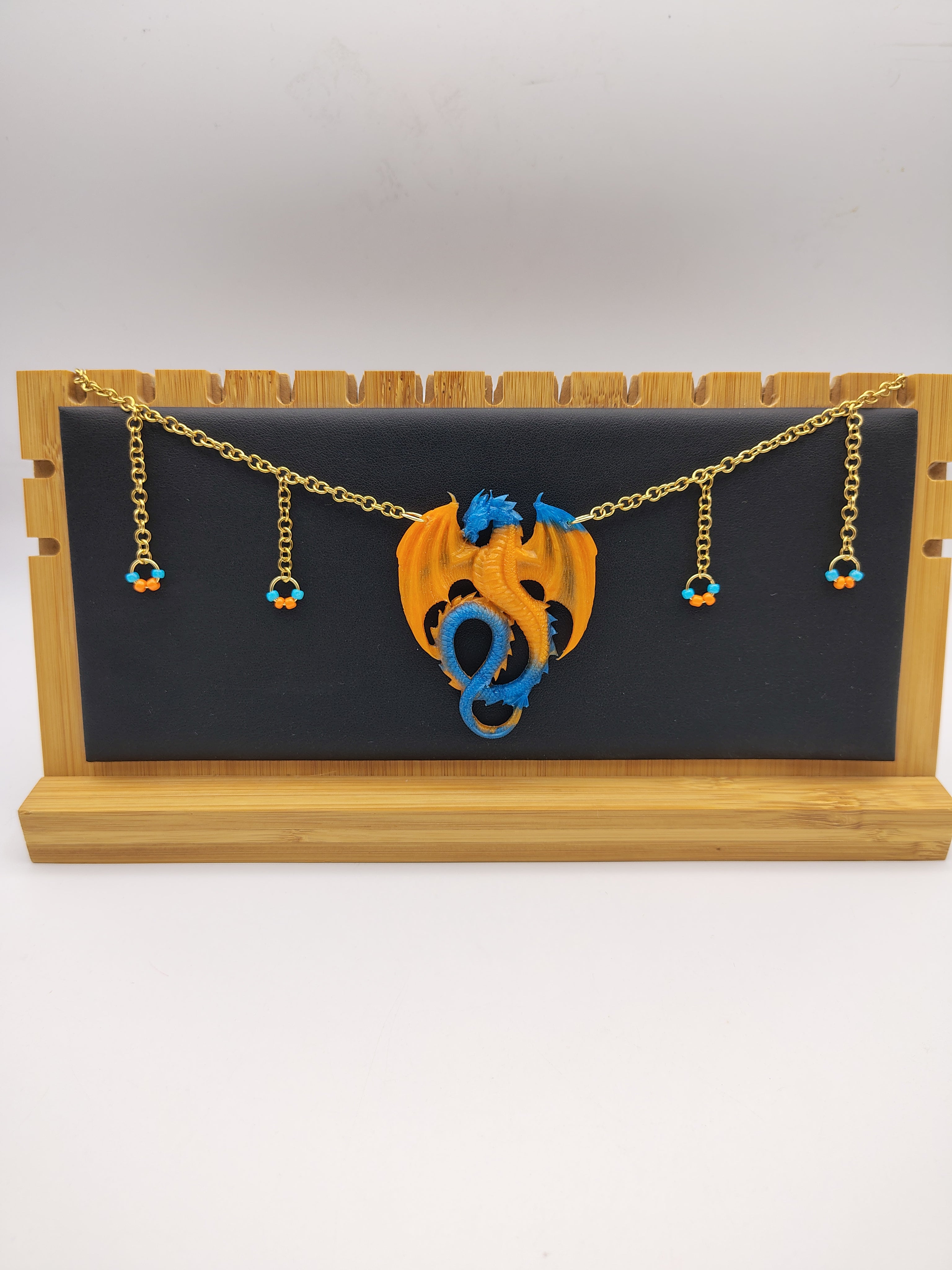 Collier Dragon en résine époxy fait main – Bijou fantasy artisanal