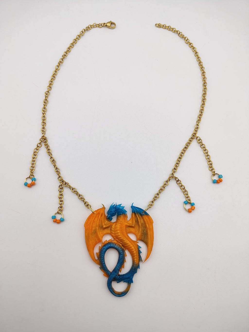 Collier Dragon en résine époxy fait main – Bijou fantasy artisanal
