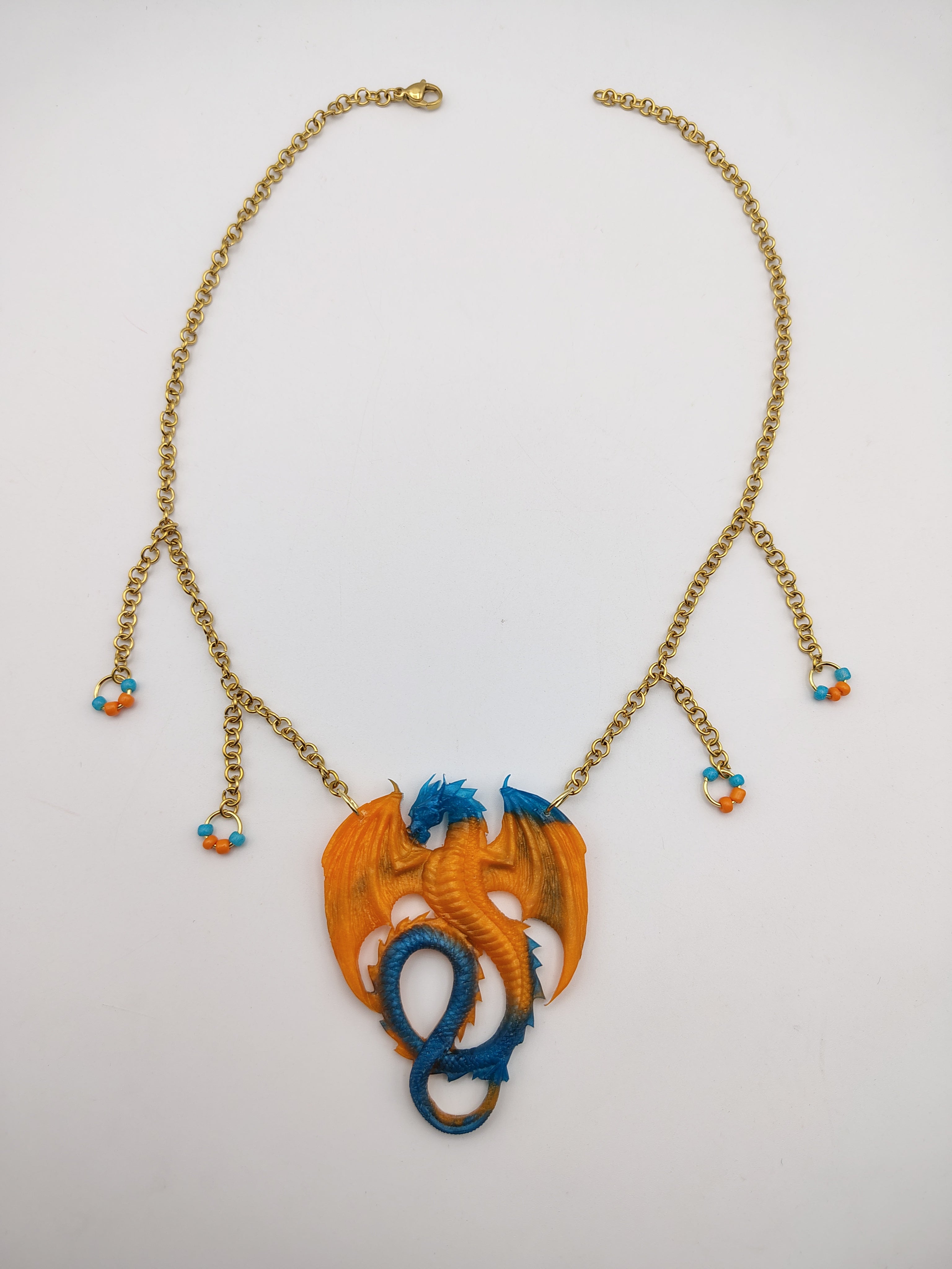 Collier Dragon en résine époxy fait main – Bijou fantasy artisanal