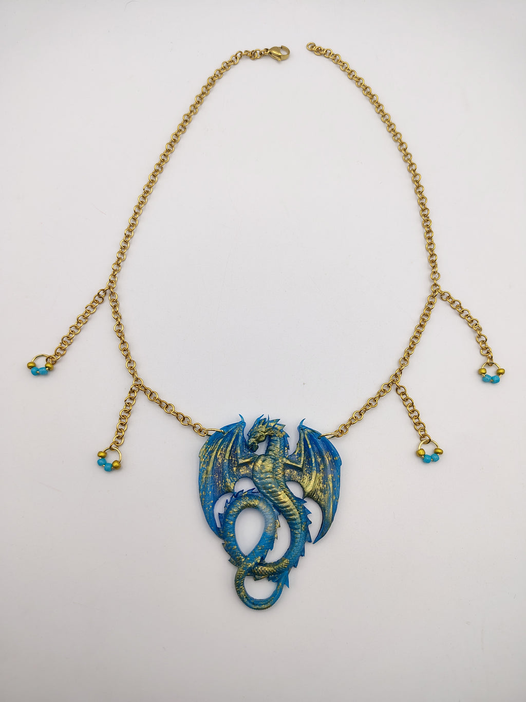 Collier Dragon en résine époxy fait main – Bijou fantasy artisanal