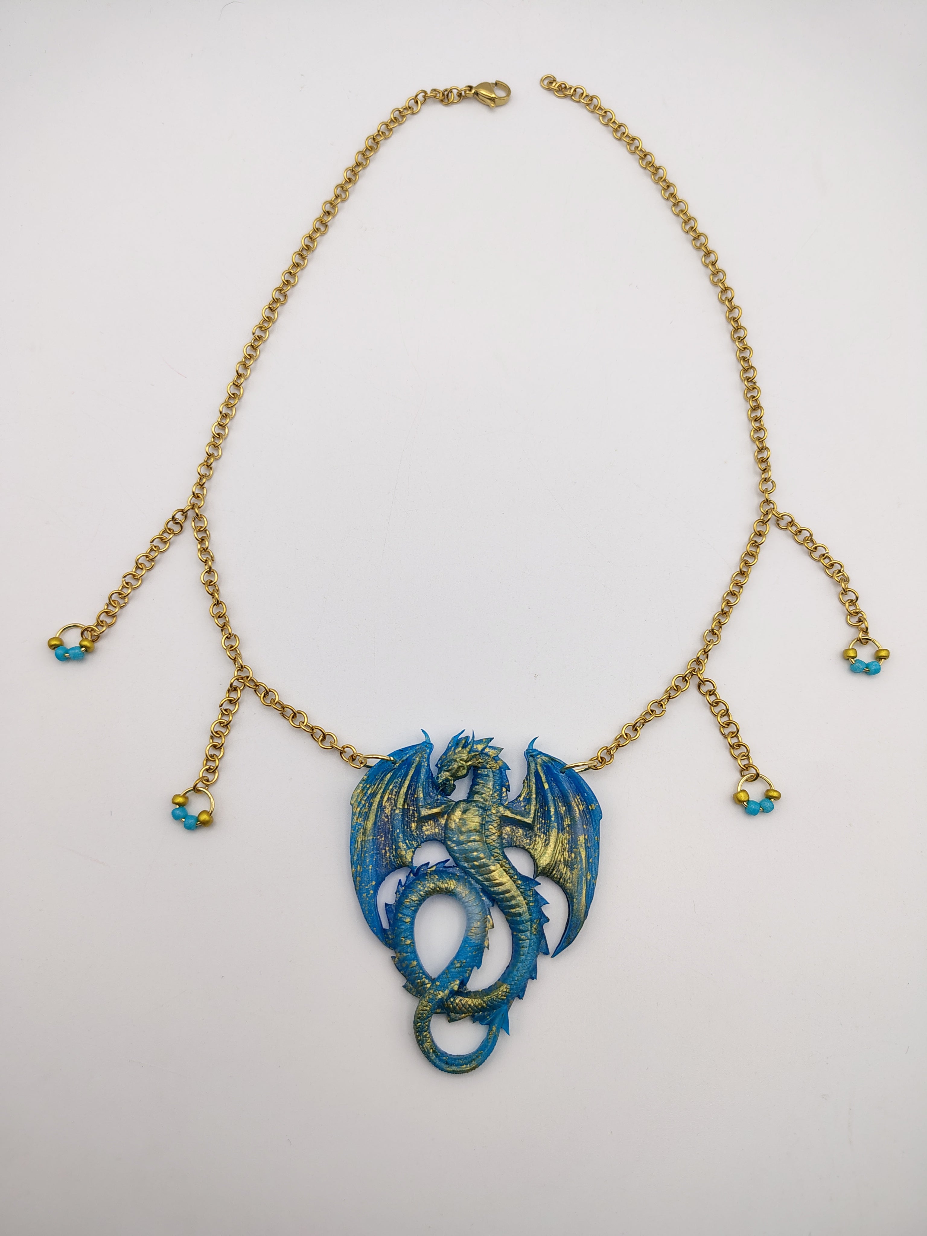 Collier Dragon en résine époxy fait main – Bijou fantasy artisanal