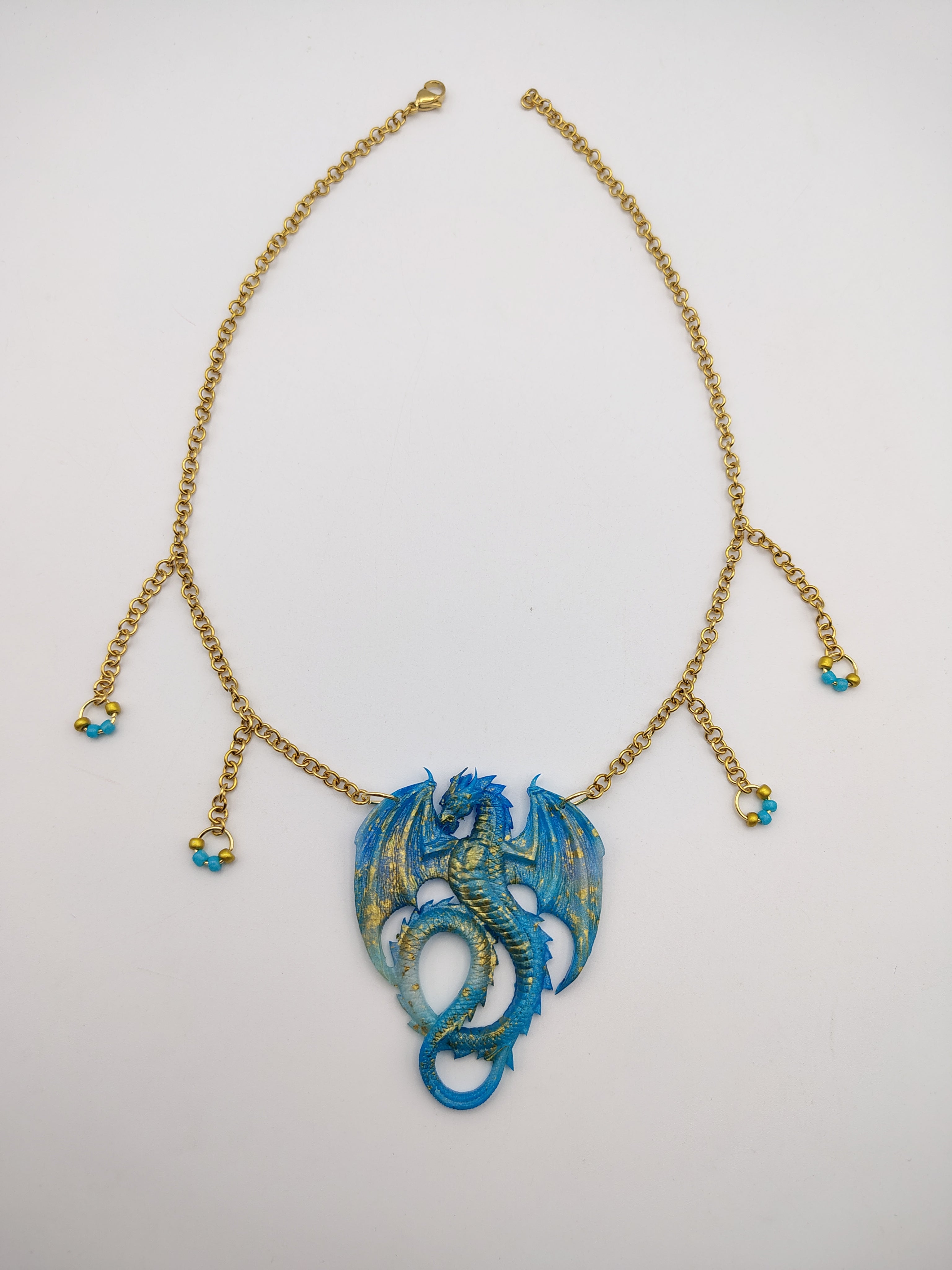 Collier Dragon en résine époxy fait main – Bijou fantasy artisanal