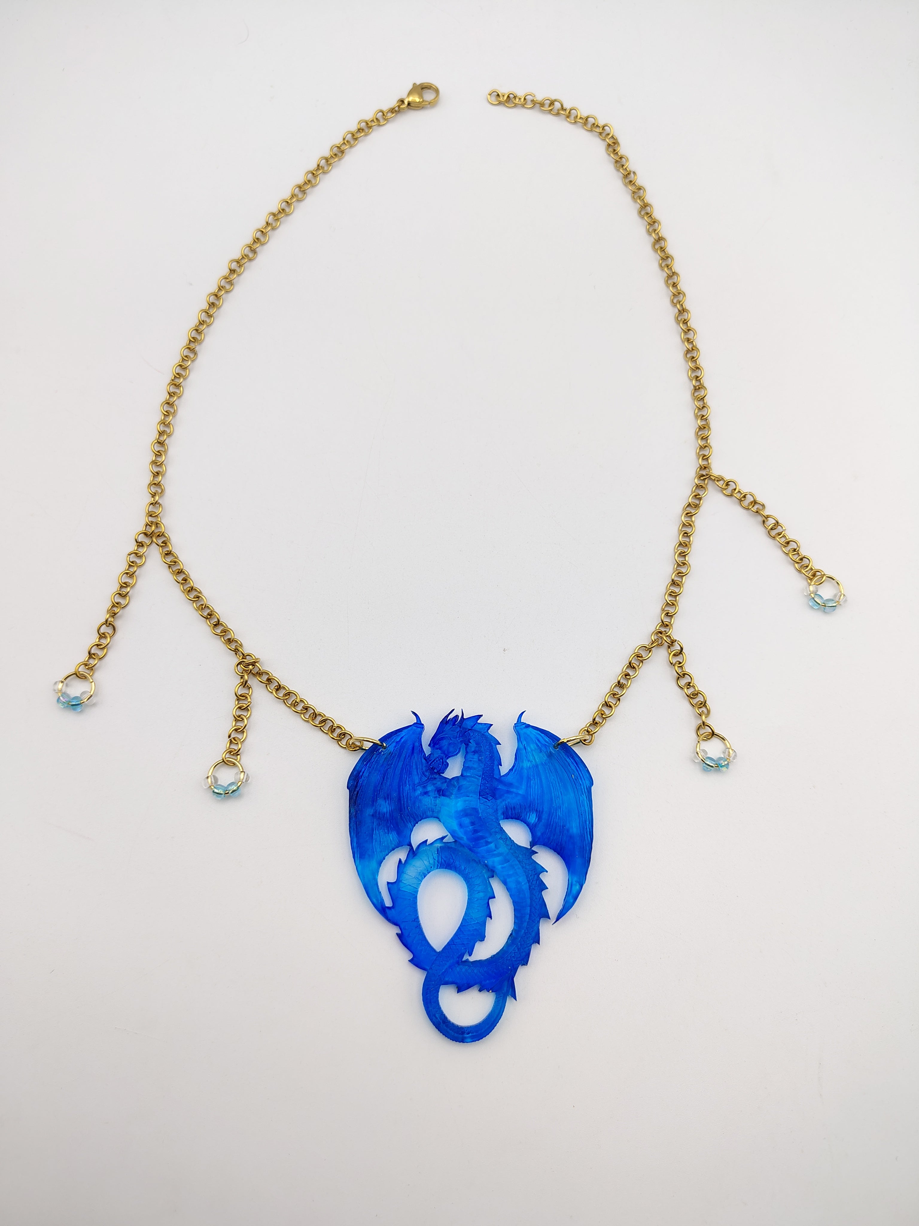 Collier Dragon en résine époxy fait main – Bijou fantasy artisanal