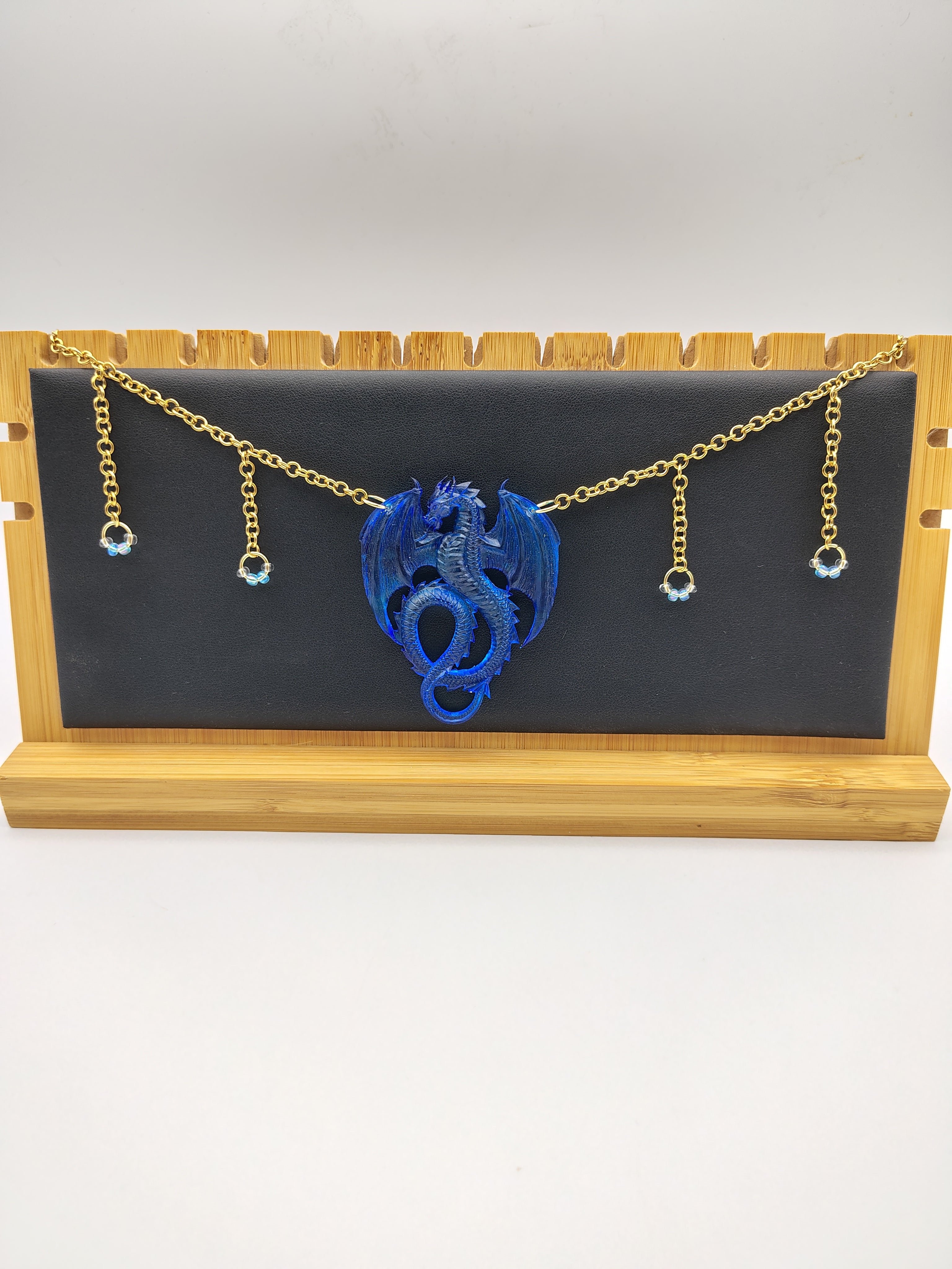 Collier Dragon en résine époxy fait main – Bijou fantasy artisanal