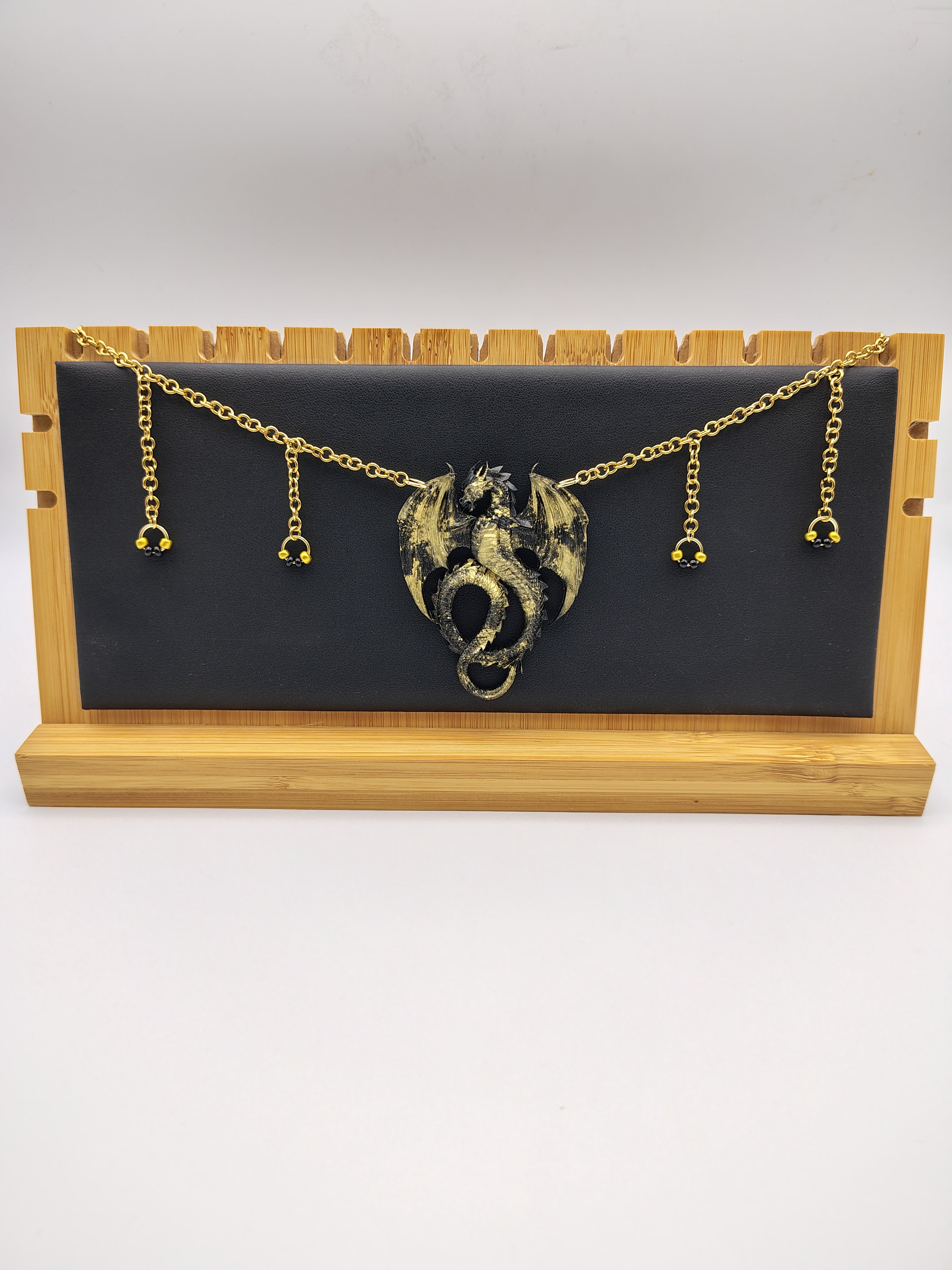 Collier Dragon en résine époxy fait main – Bijou fantasy artisanal