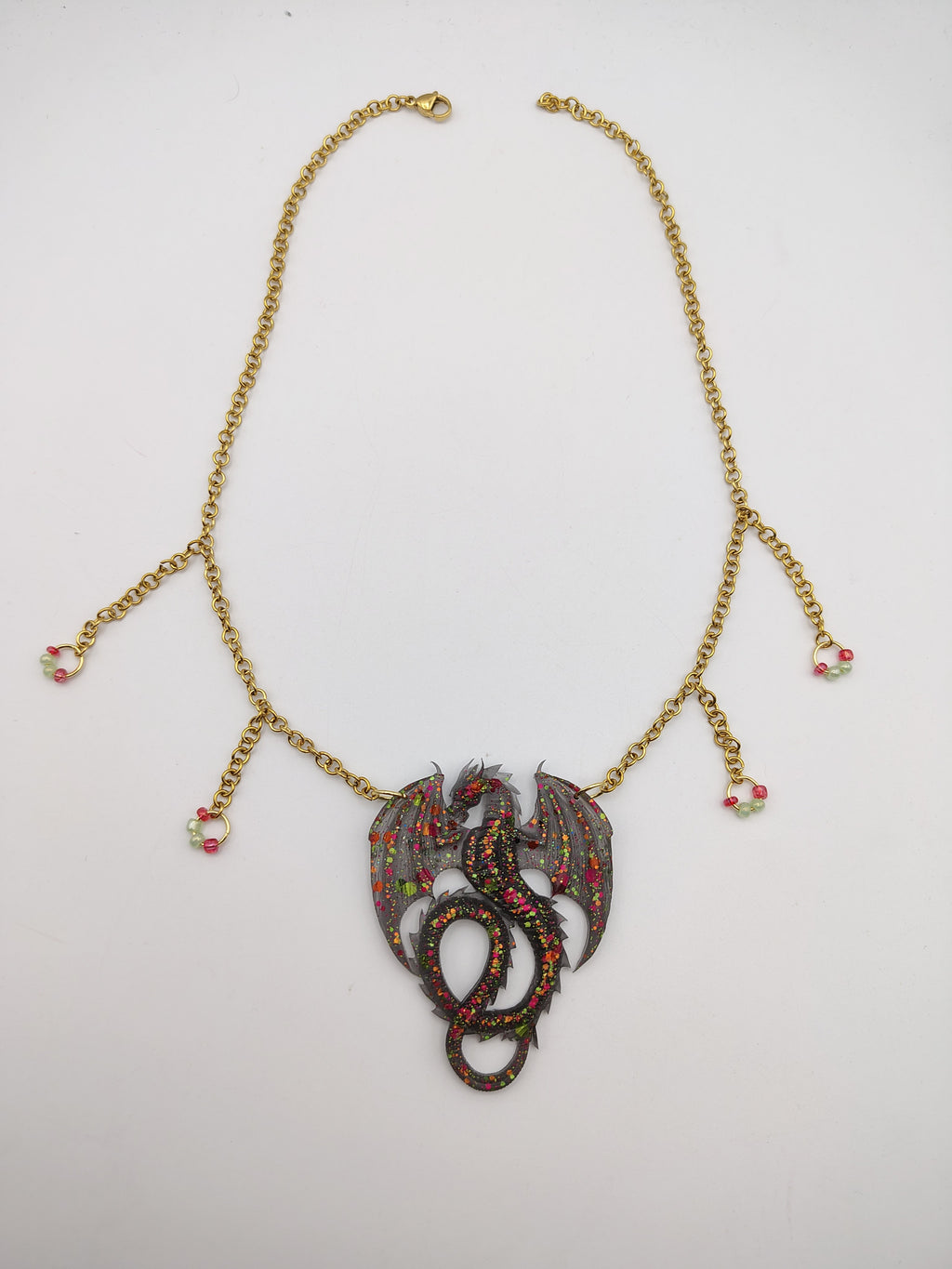 Collier Dragon en résine époxy fait main – Bijou fantasy artisanal