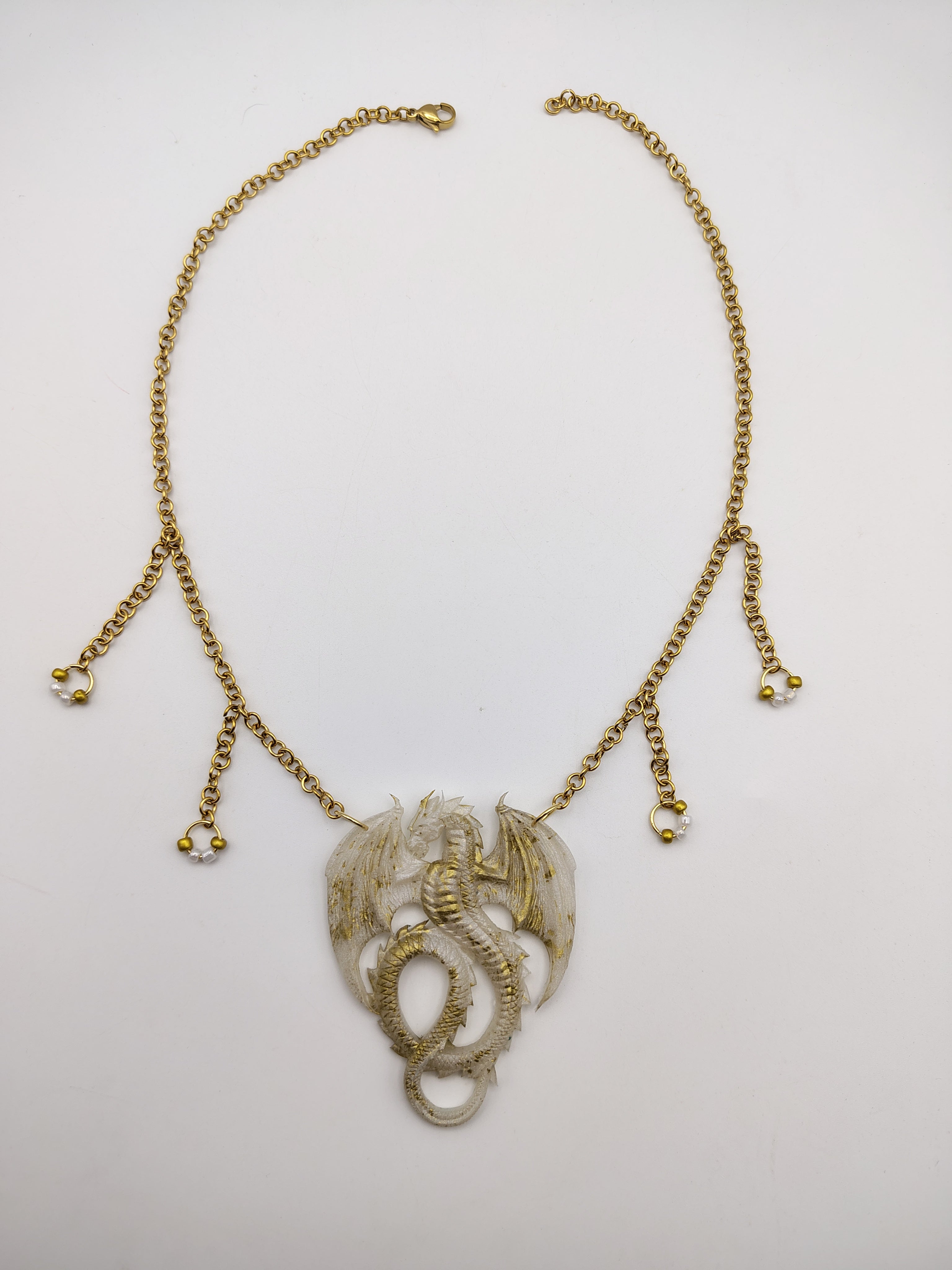 Collier Dragon en résine époxy fait main – Bijou fantasy artisanal