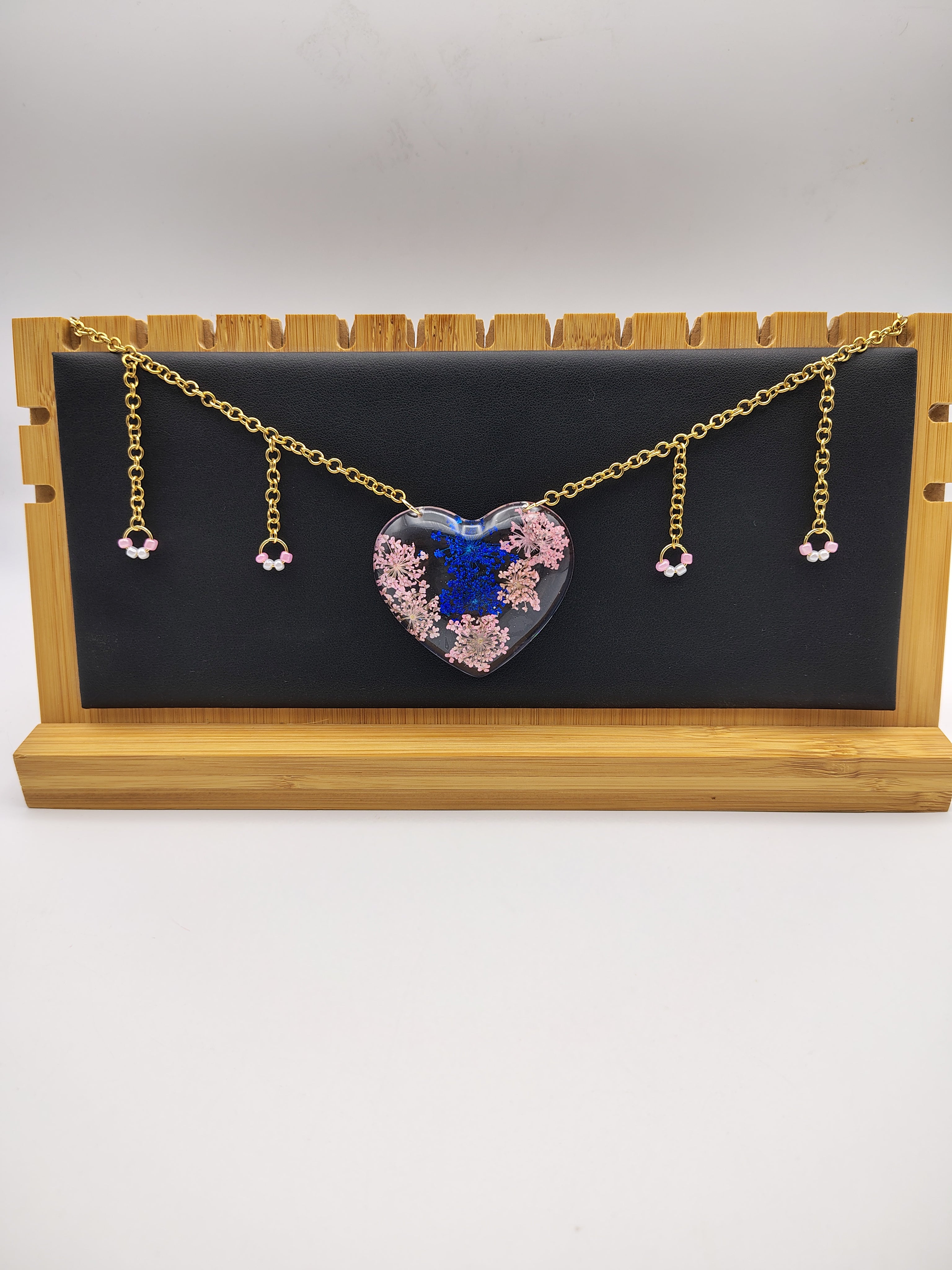 Collier Cœur en résine époxy fait main – Bijou romantique artisanal