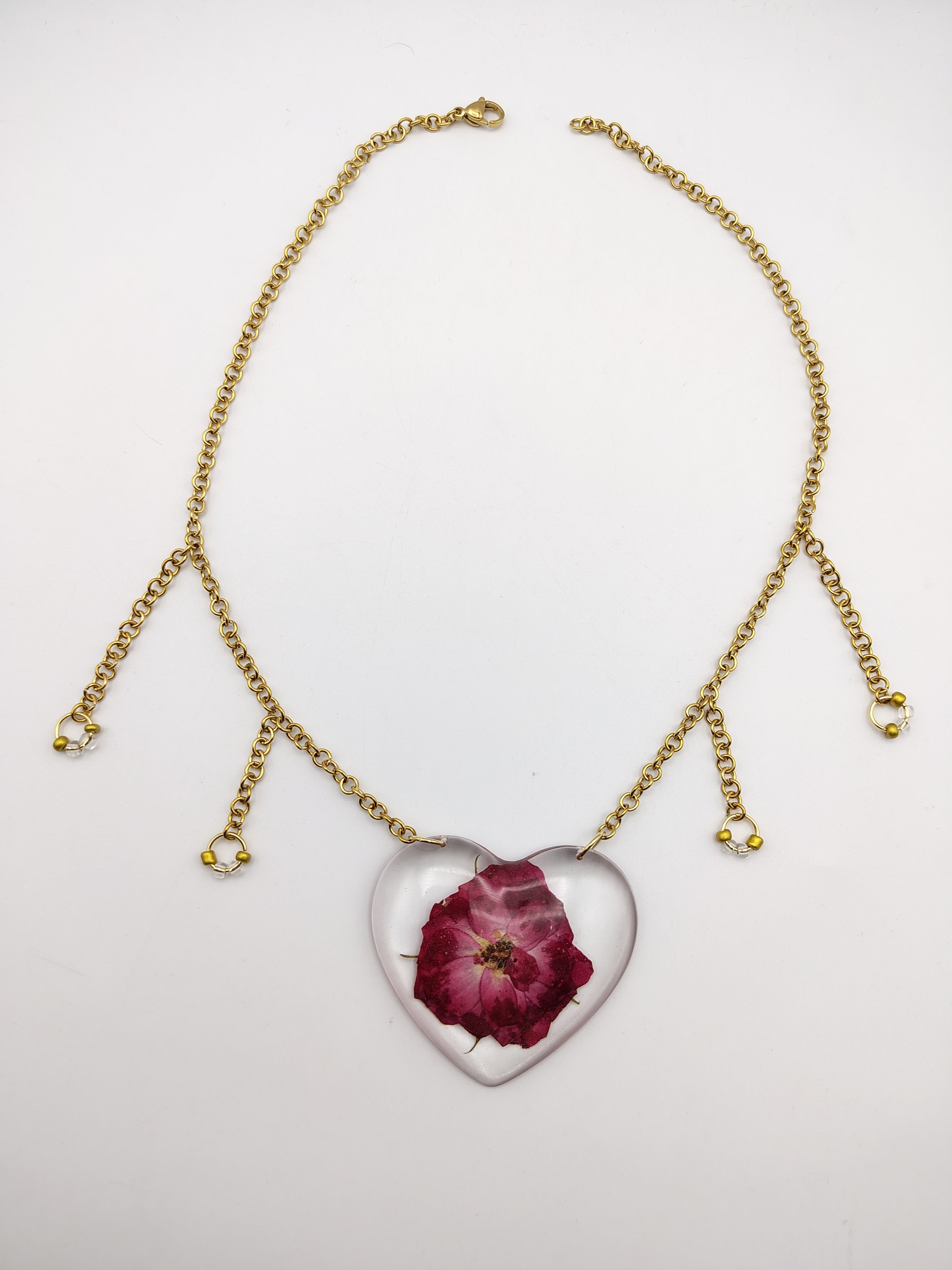 Collier Cœur en résine époxy fait main – Bijou romantique artisanal