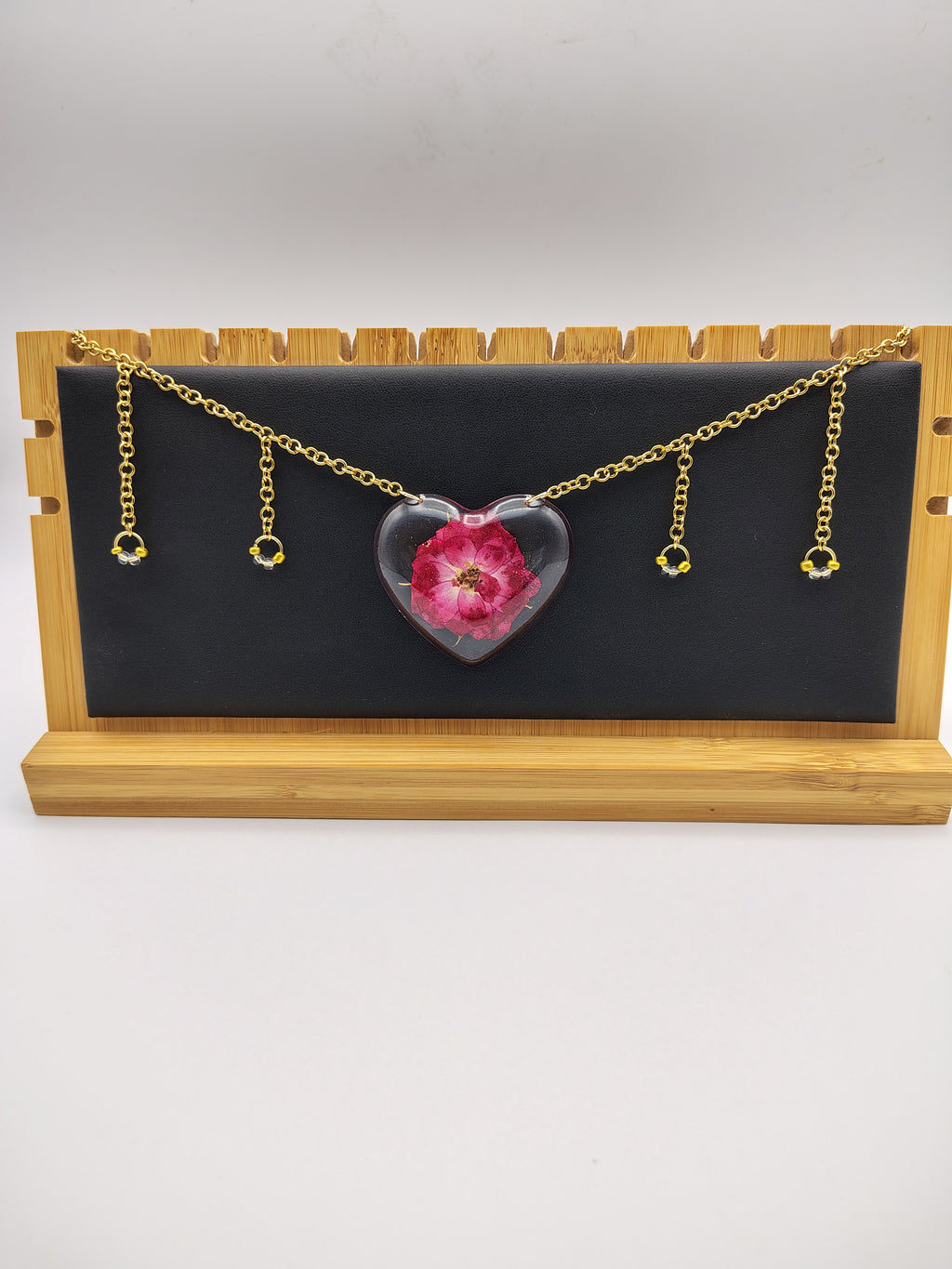 Collier Cœur en résine époxy fait main – Bijou romantique artisanal