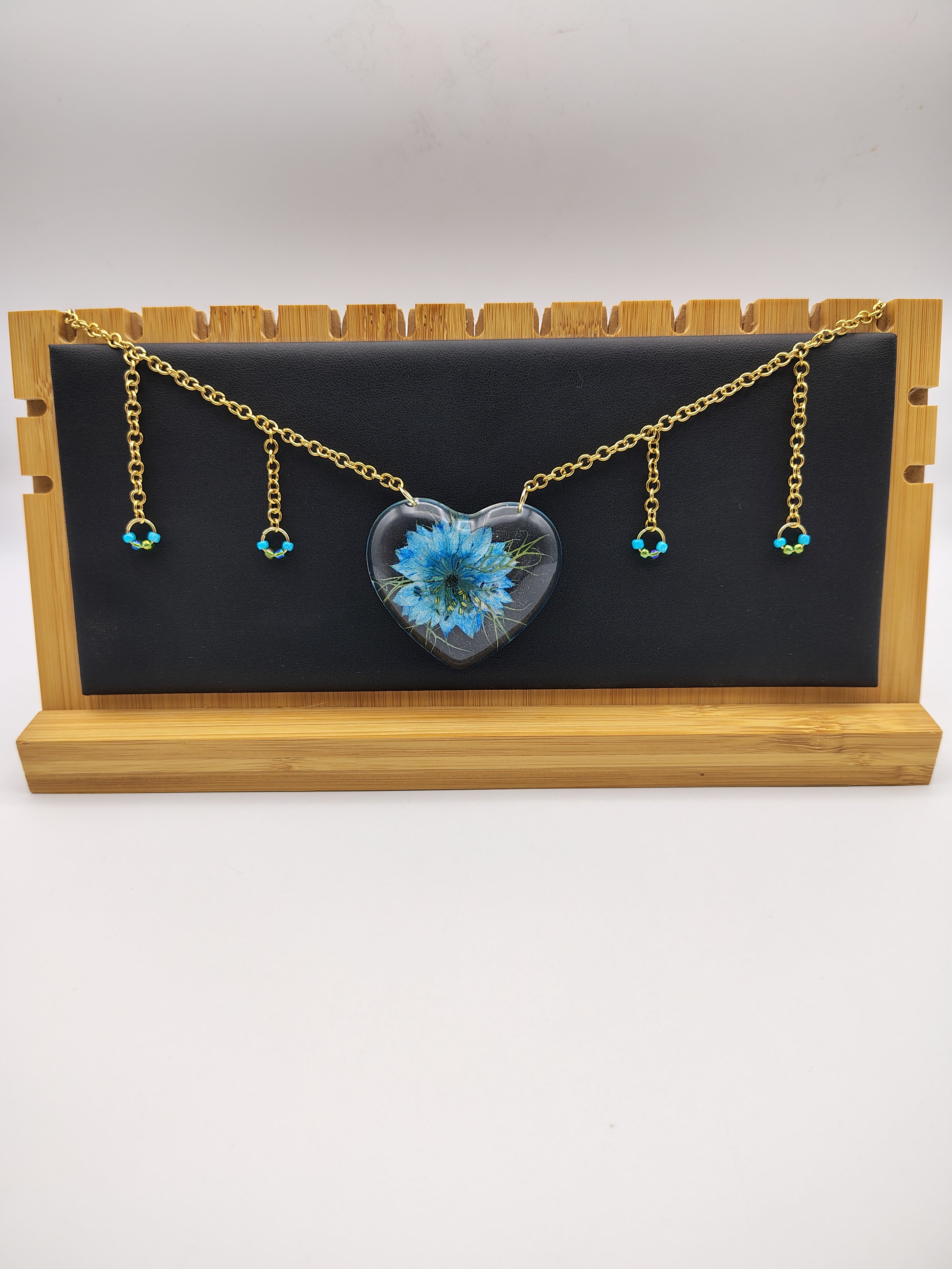 Collier Cœur en résine époxy fait main – Bijou romantique artisanal