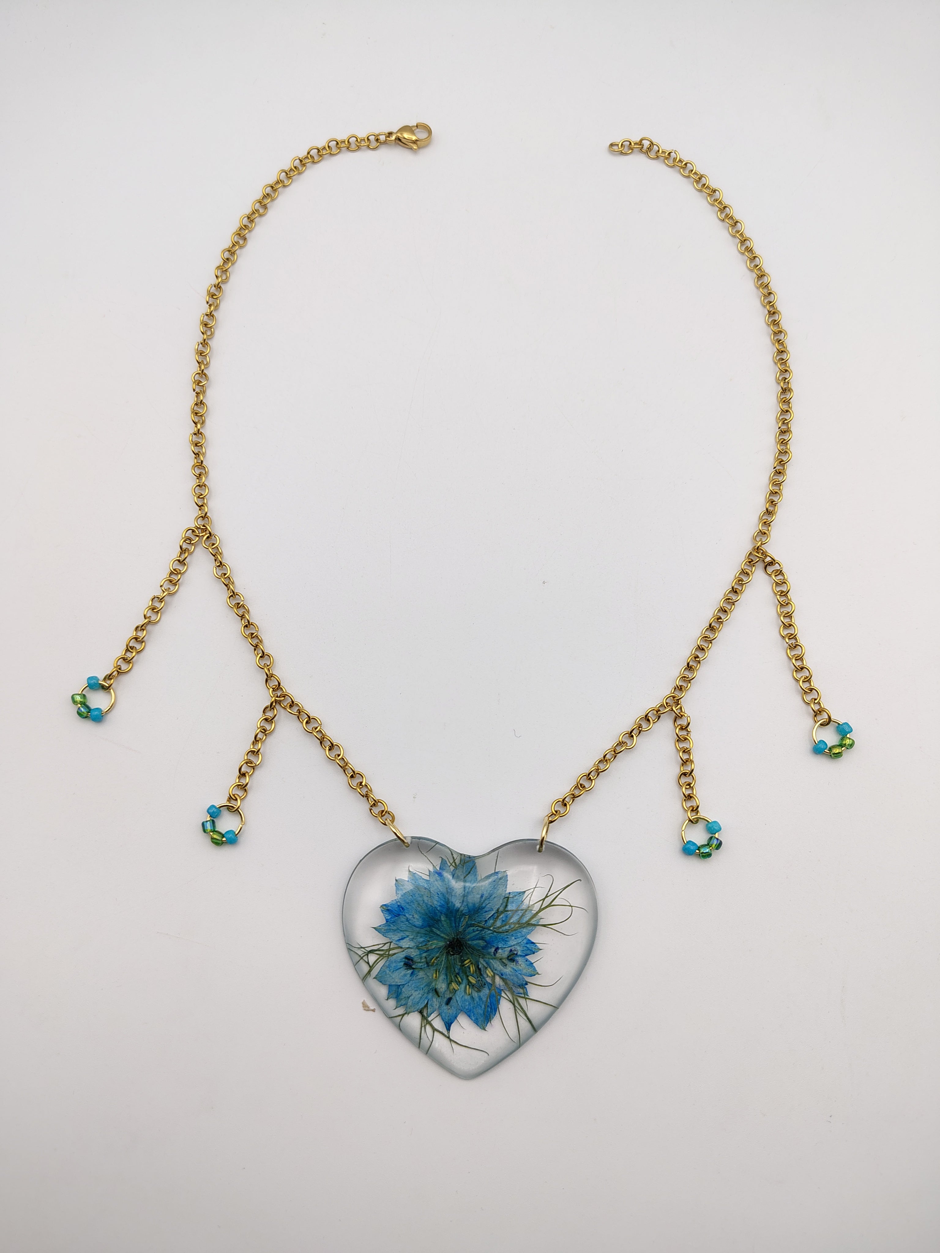 Collier Cœur en résine époxy fait main – Bijou romantique artisanal