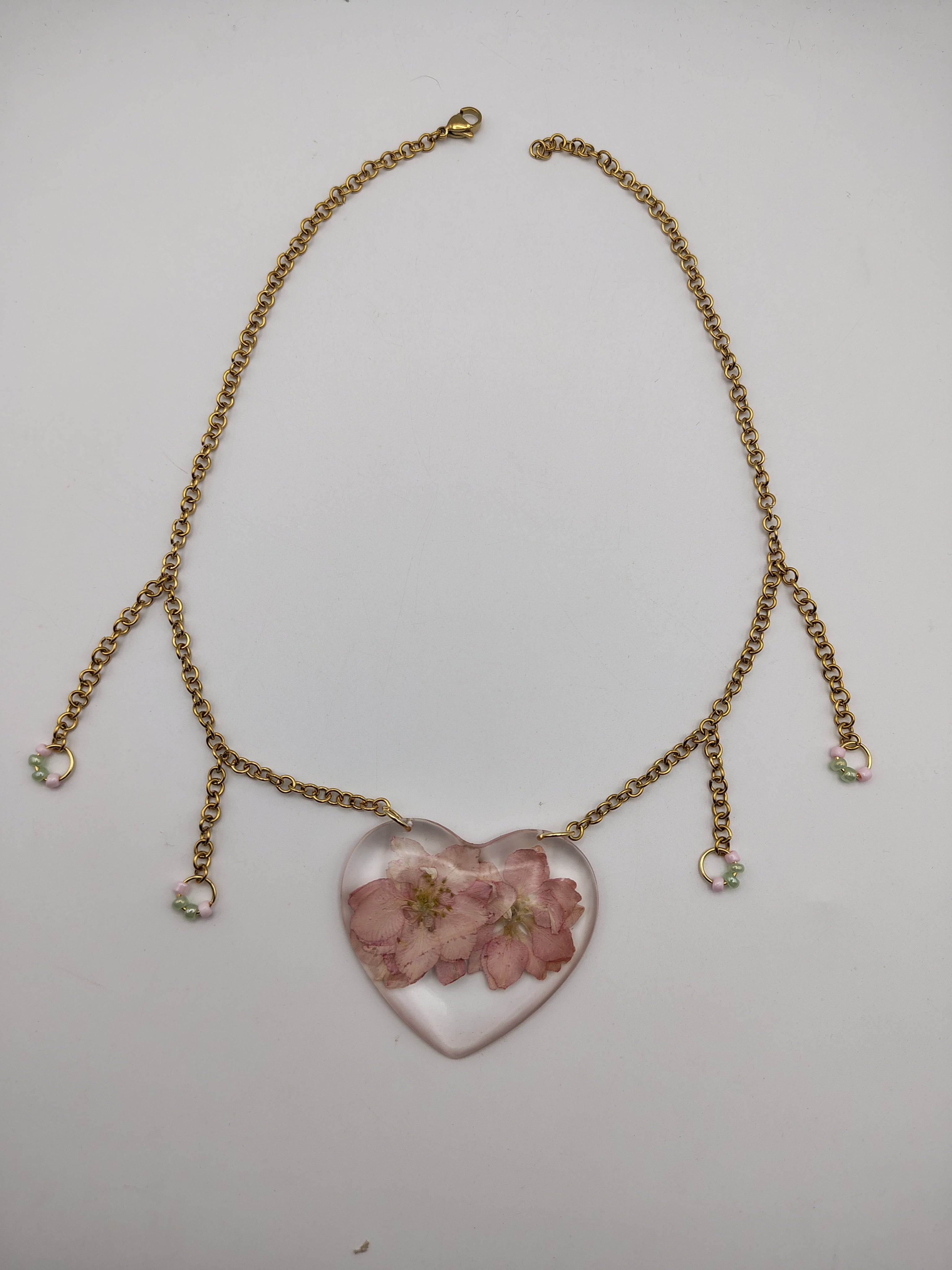 Collier Cœur en résine époxy fait main – Bijou romantique artisanal