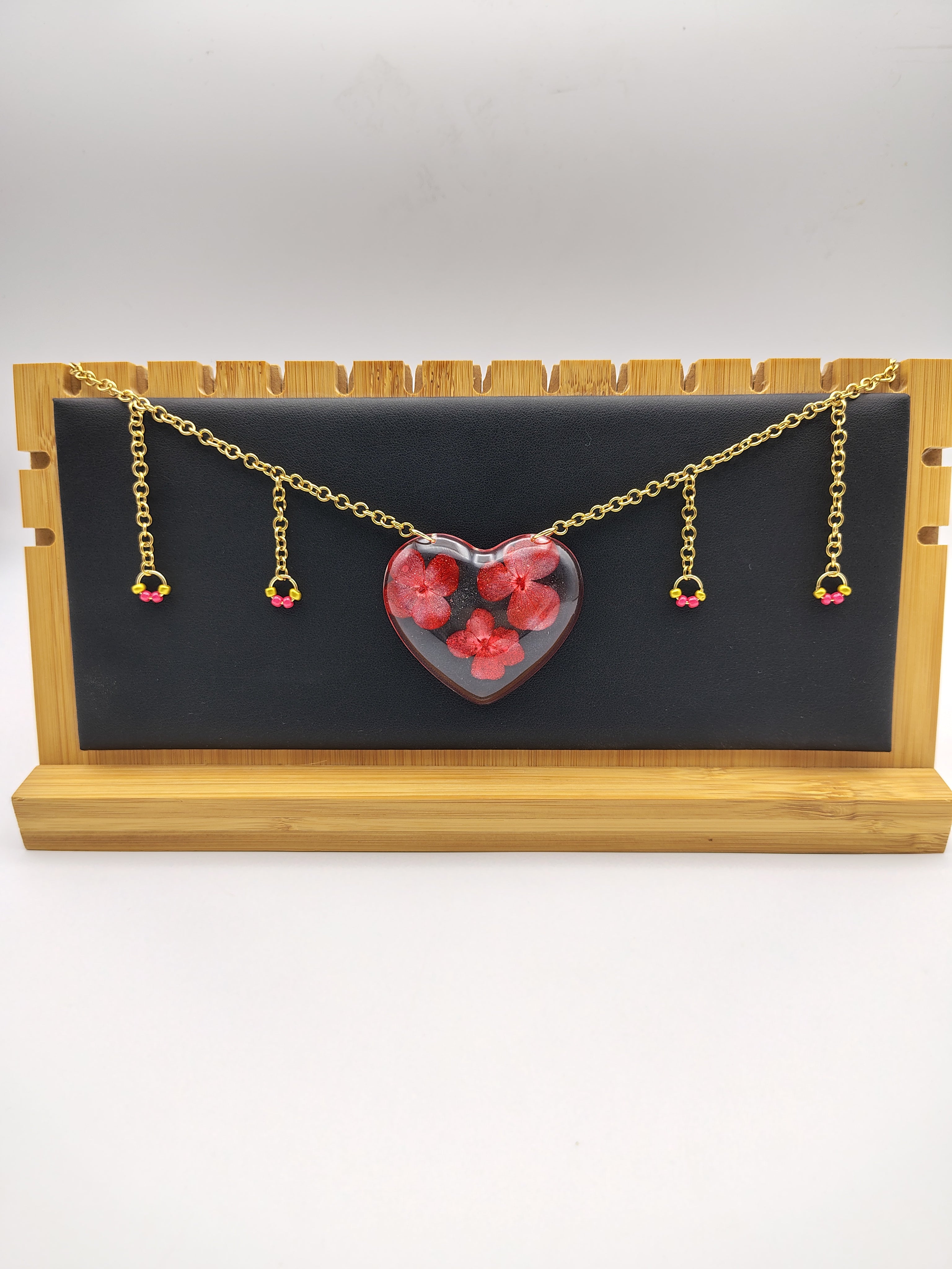 Collier Cœur en résine époxy fait main – Bijou romantique artisanal