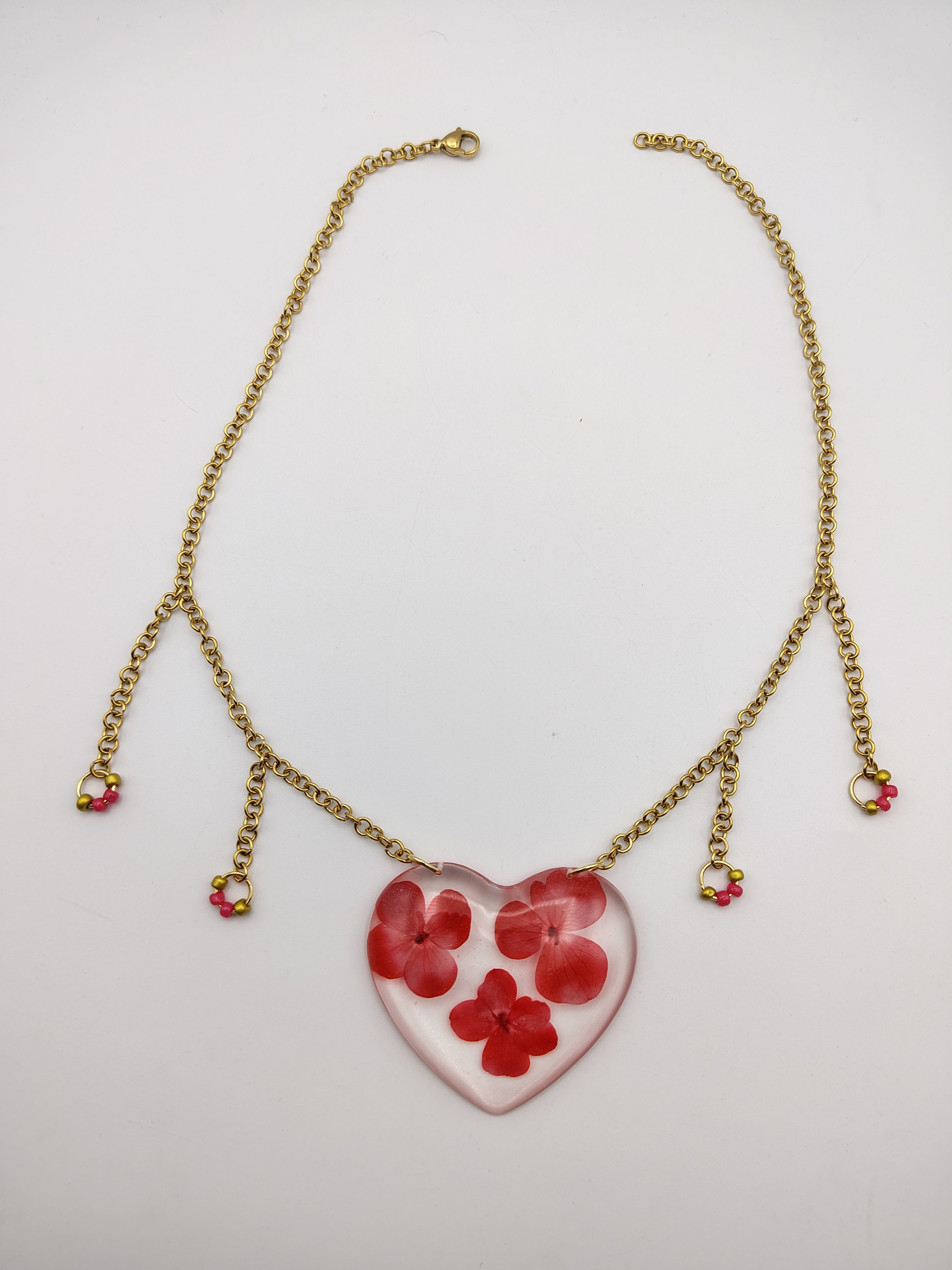 Collier Cœur en résine époxy fait main – Bijou romantique artisanal