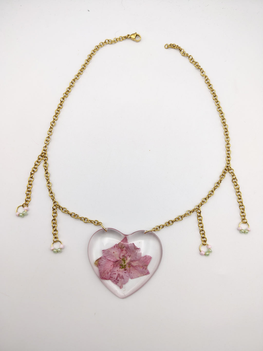 Collier Cœur en résine époxy fait main – Bijou romantique artisanal