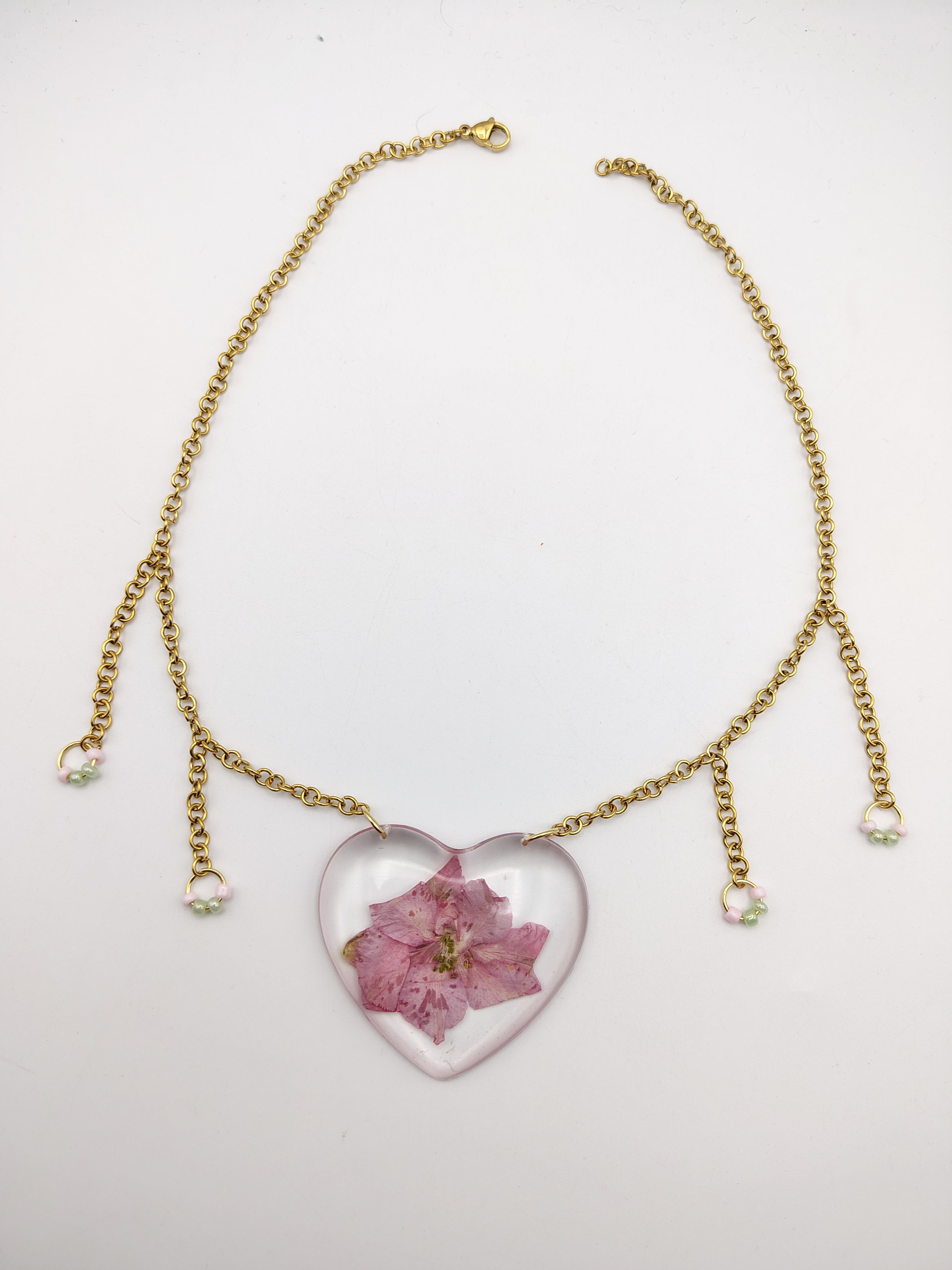 Collier Cœur en résine époxy fait main – Bijou romantique artisanal