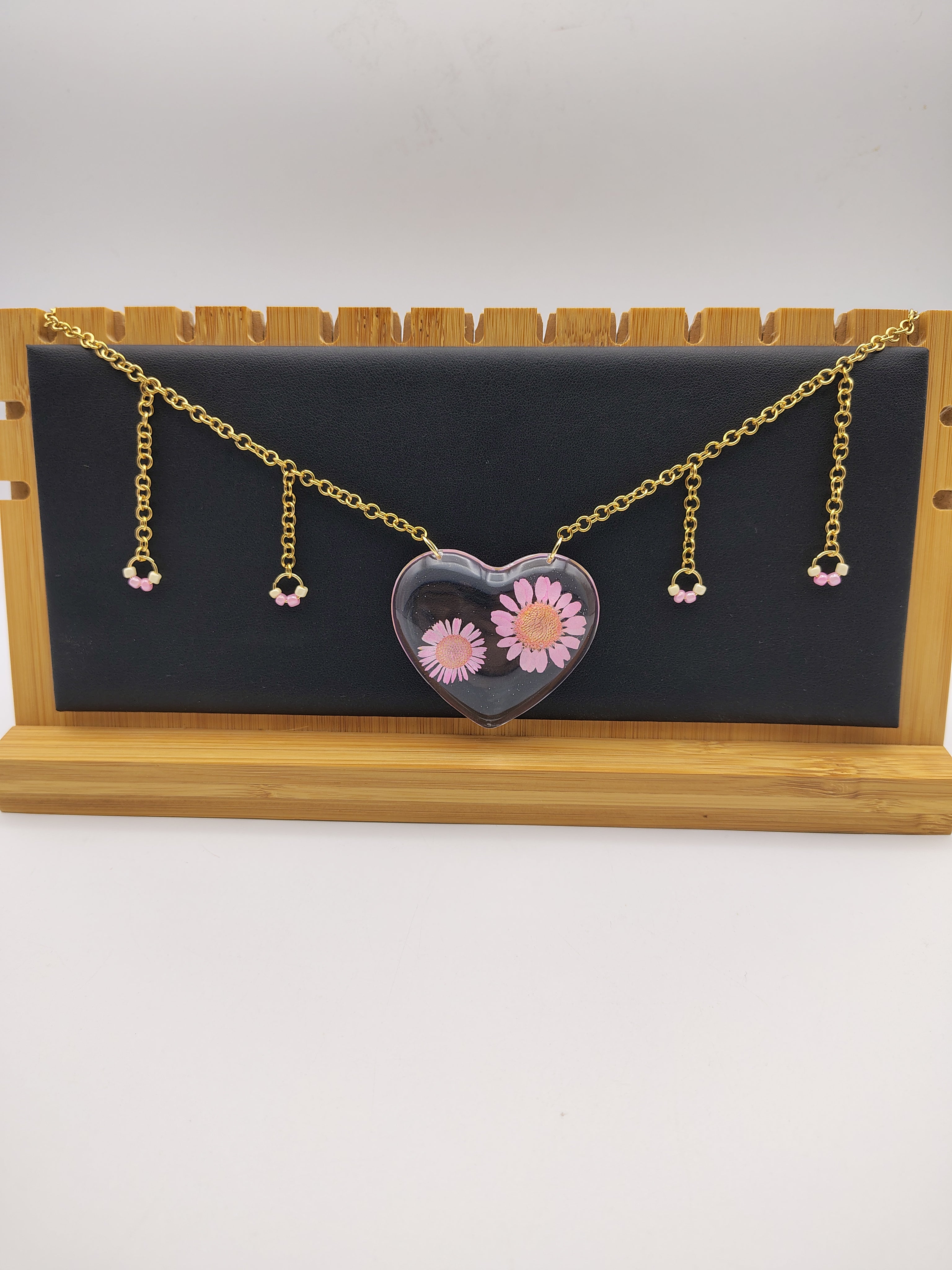 Collier Cœur en résine époxy fait main – Bijou romantique artisanal