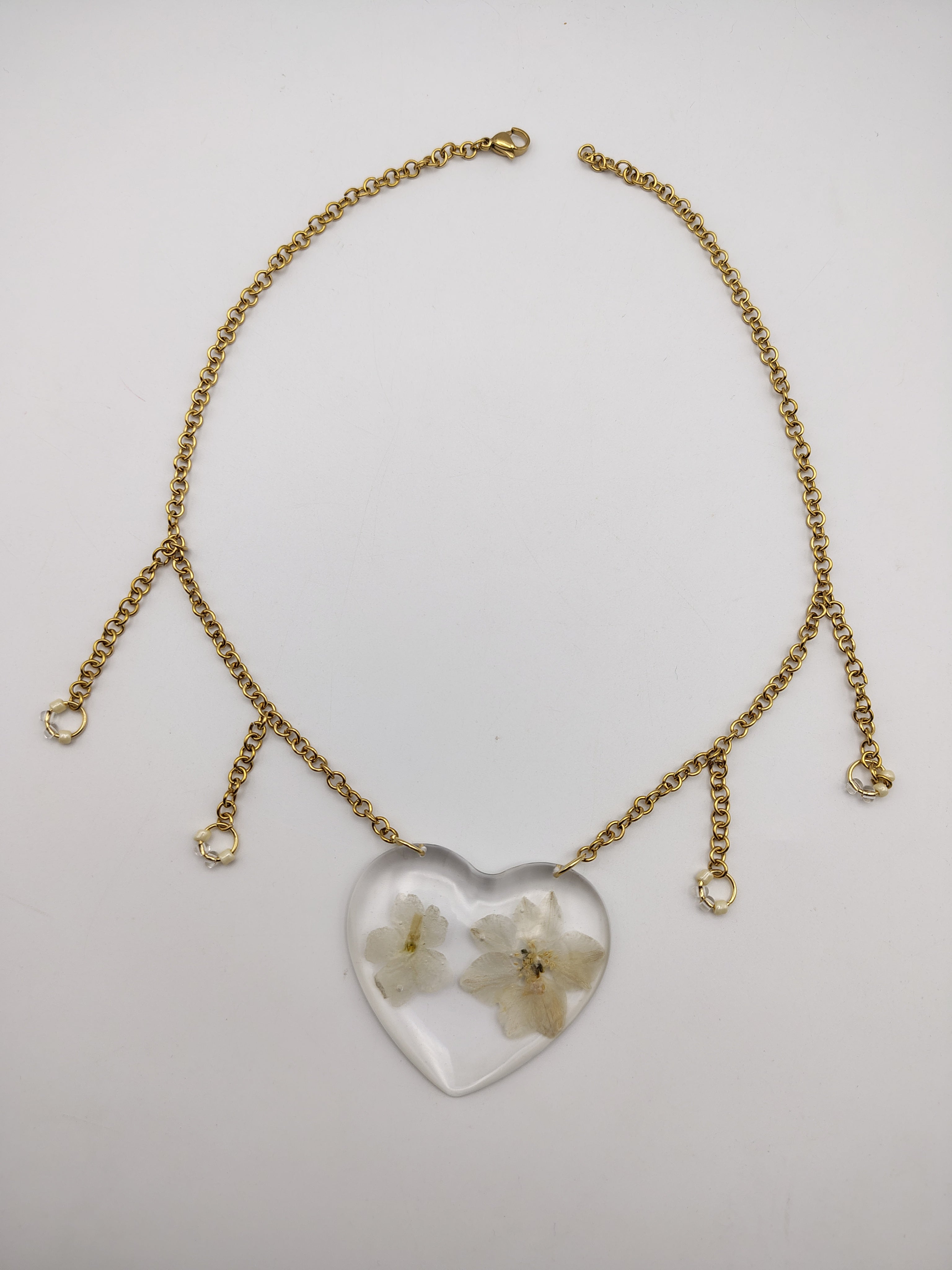 Collier Cœur en résine époxy fait main – Bijou romantique artisanal
