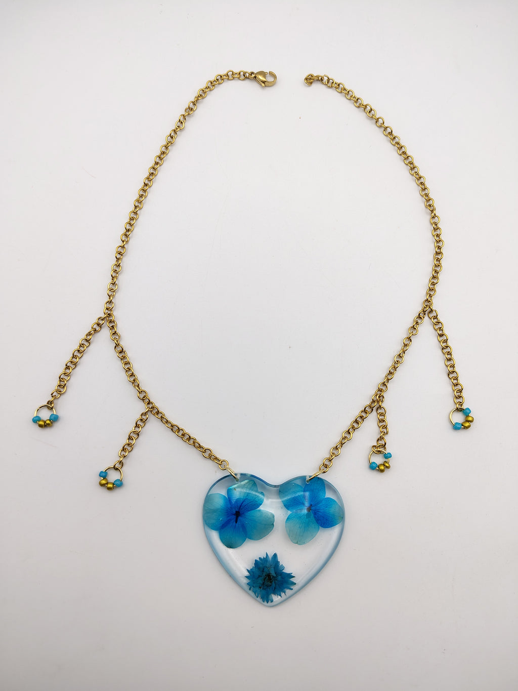 Collier Cœur en résine époxy fait main – Bijou romantique artisanal